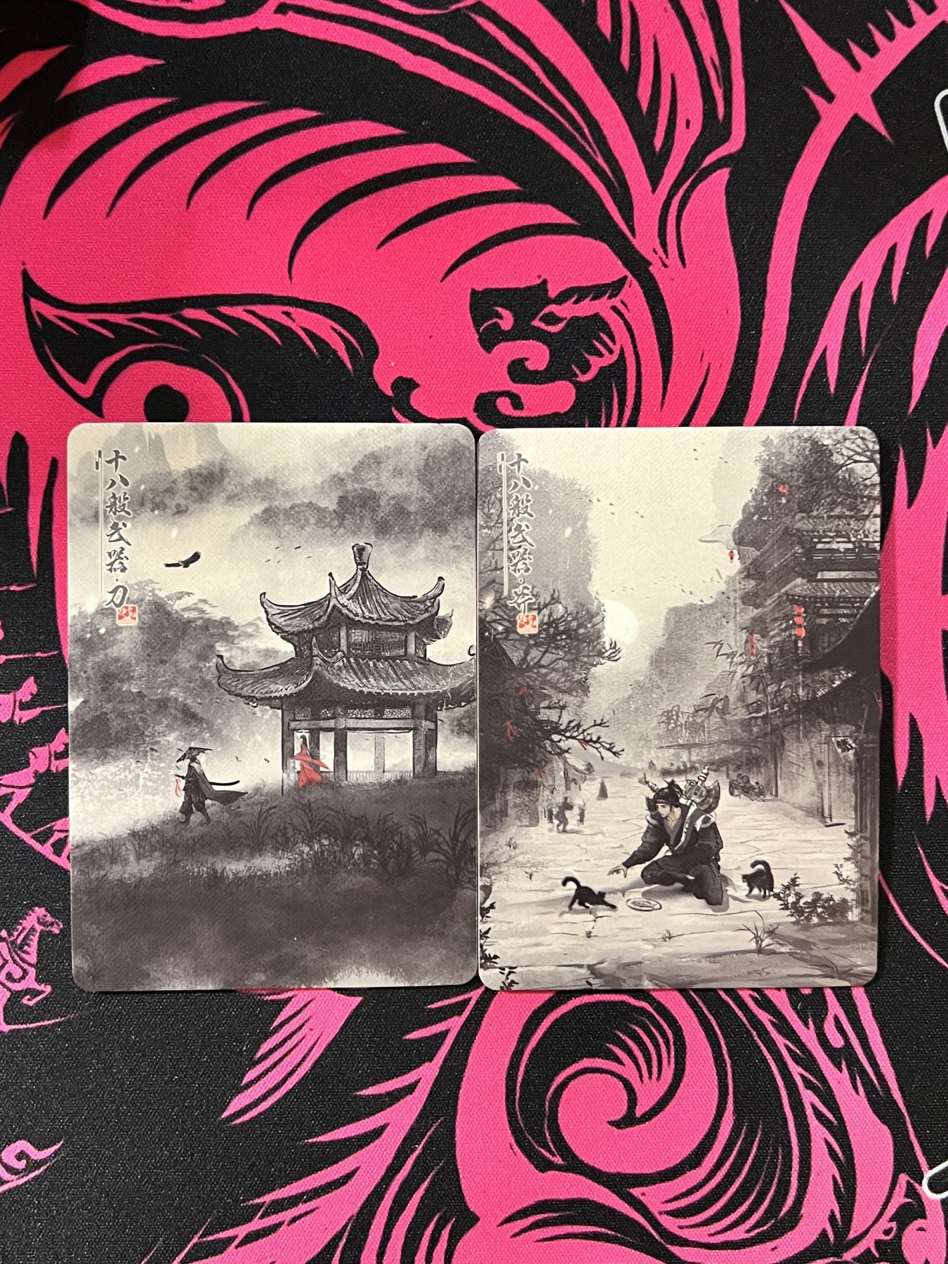 锦色铺子的卡拍 第十五期 中福第四届卡展专场 趣卡社 绝代双骄 十八般武器.刀、斧  各一张