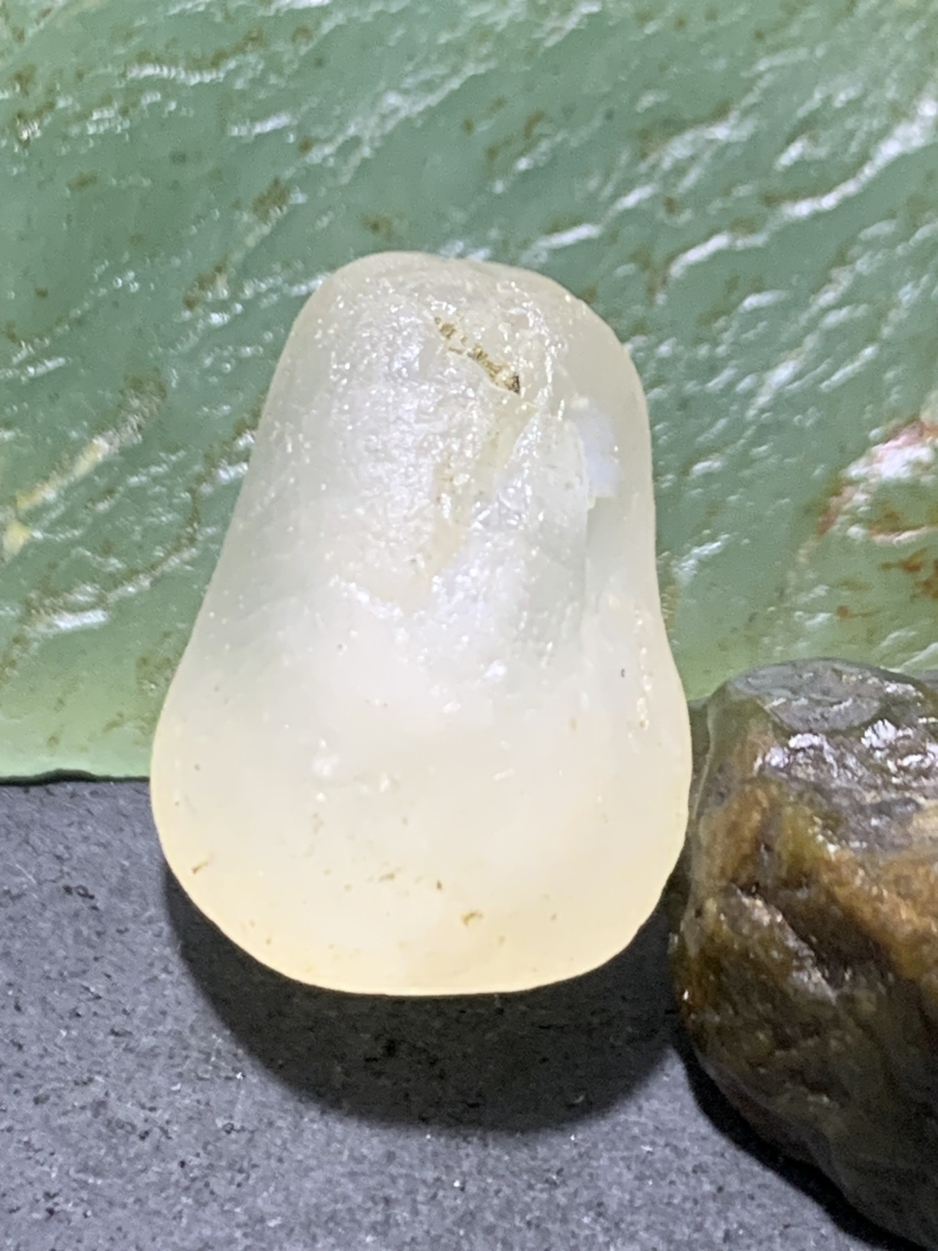精美天然地表宝石光金丝玉原石一块，