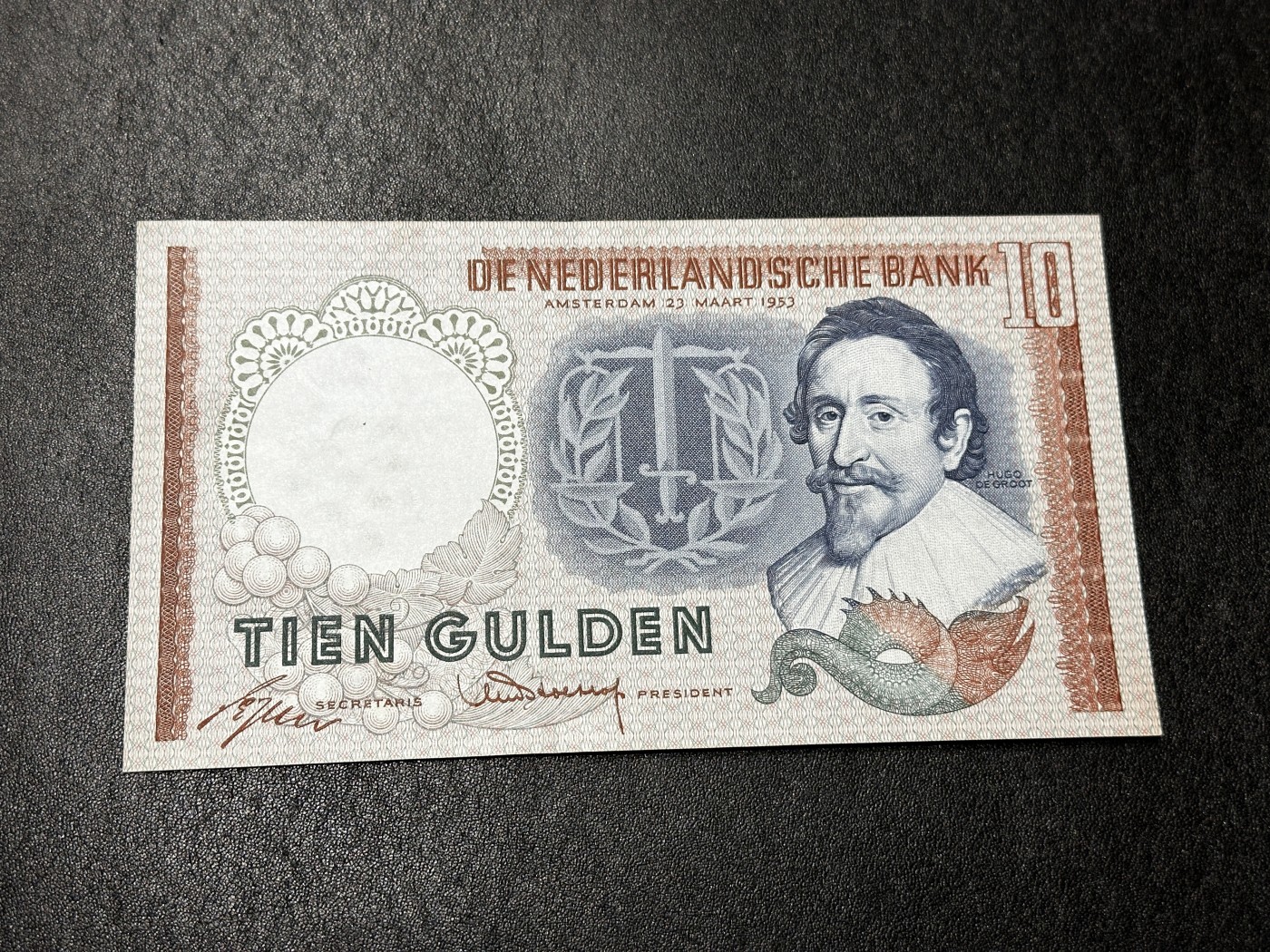 《外钞收藏家》第三百五十一期 1953年荷兰10盾 UNC-