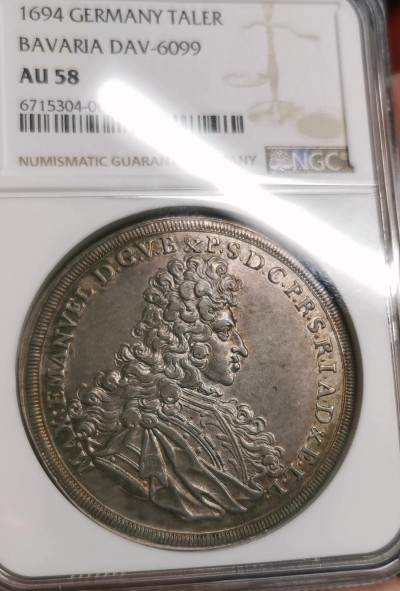 凡希社世界钱币微拍第二百六十四期 荐！1694巴伐利亚马克西米利安二世大波浪卷背圣母子泰勒大银NGC-AU58，一年型，淡色洋红包浆，无弱打细节锐利！