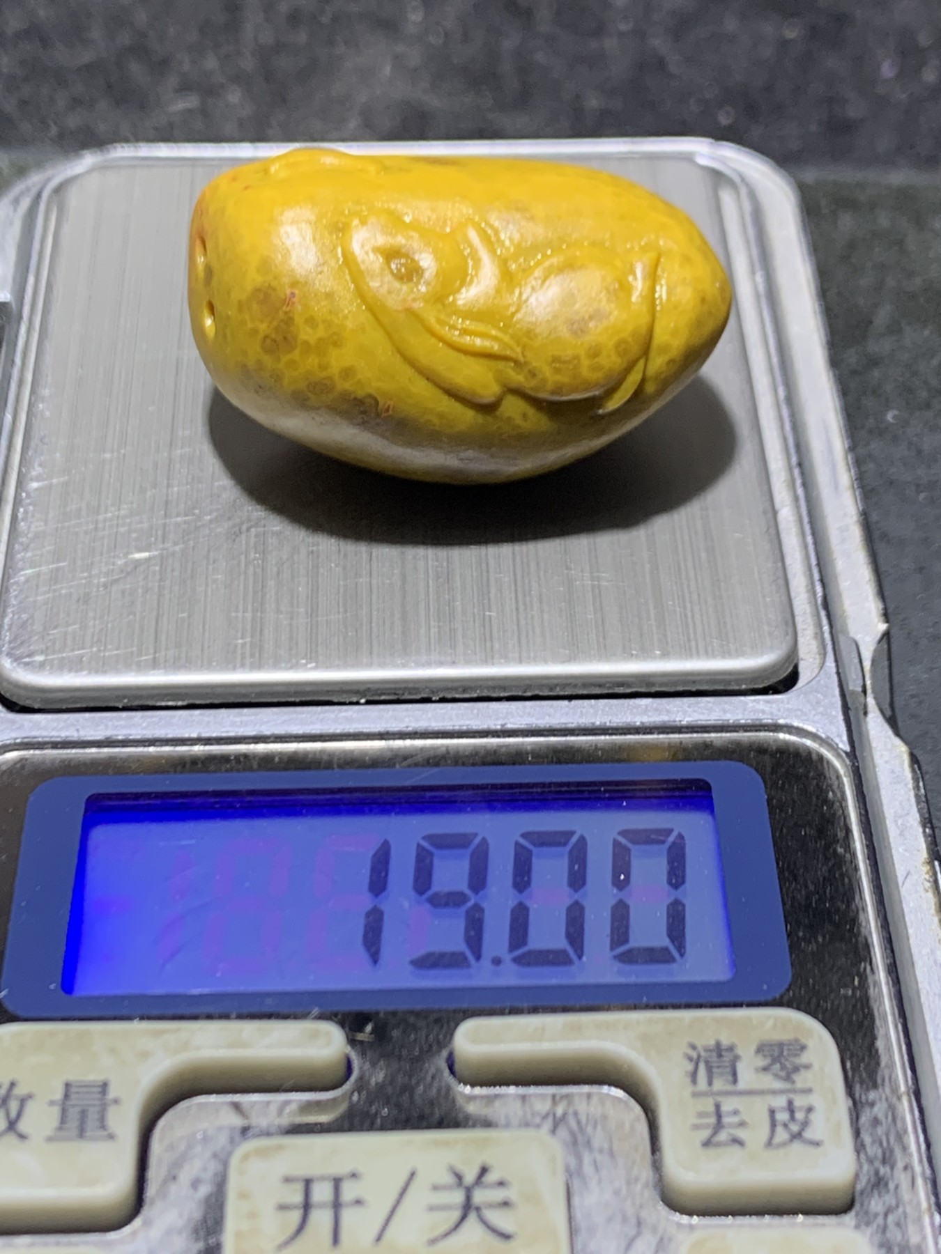 精美战国红玛瑙手工俏色巧雕玉兔吊坠一个，