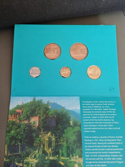 智利 90年代 硬币套币 带册 全新原光品相 - 智利 90年代 硬币套币 带册 全新原光品相