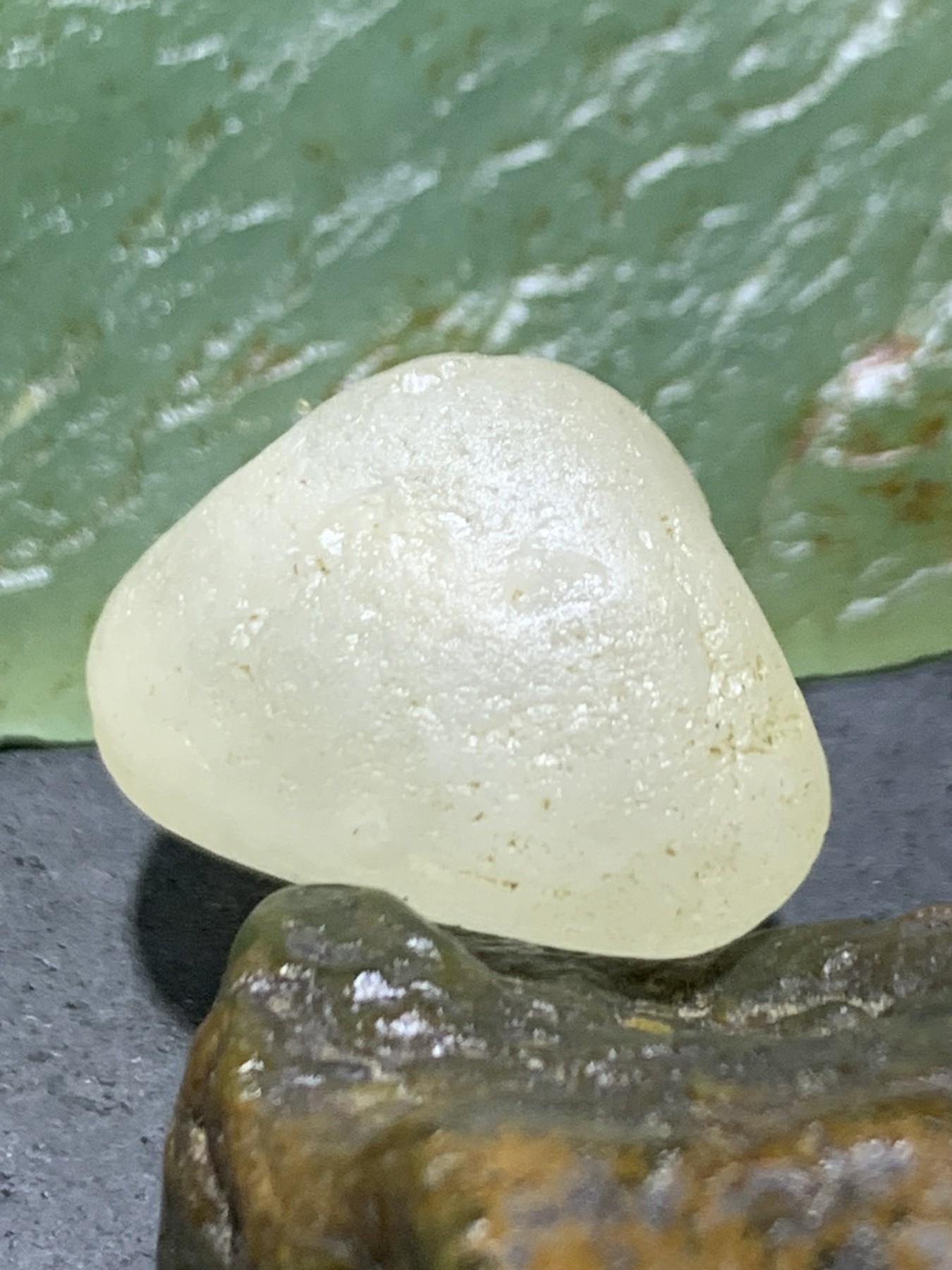 精美天然地表宝石光金丝玉原石一块，