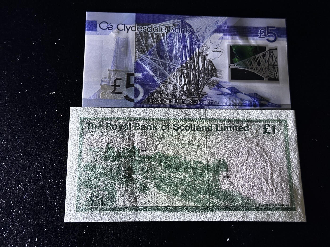 《外钞收藏家》第三百五十一期 2015年苏格兰5镑全新+1981年苏格兰1镑 UNC-