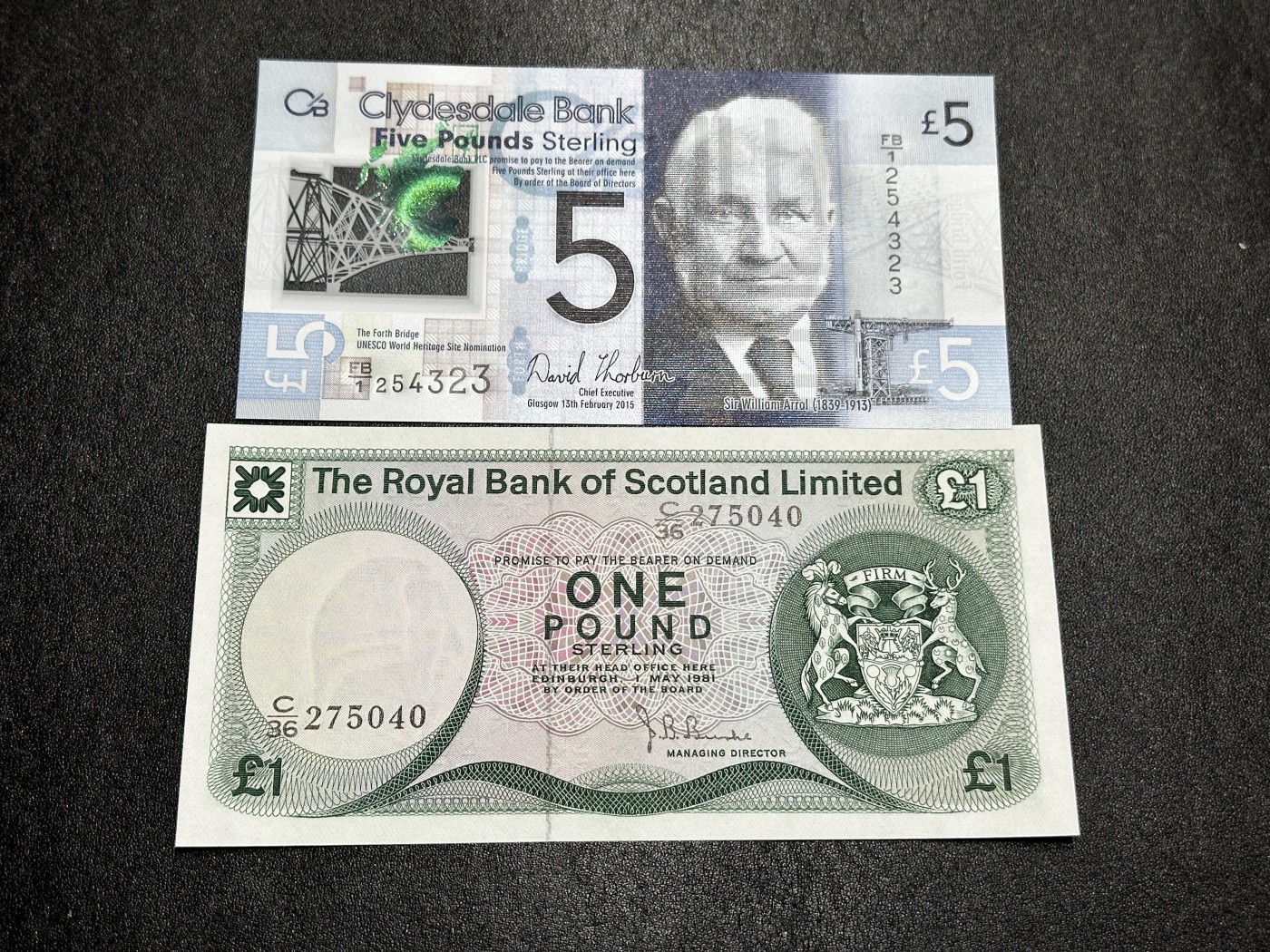 《外钞收藏家》第三百五十一期 2015年苏格兰5镑全新+1981年苏格兰1镑 UNC-