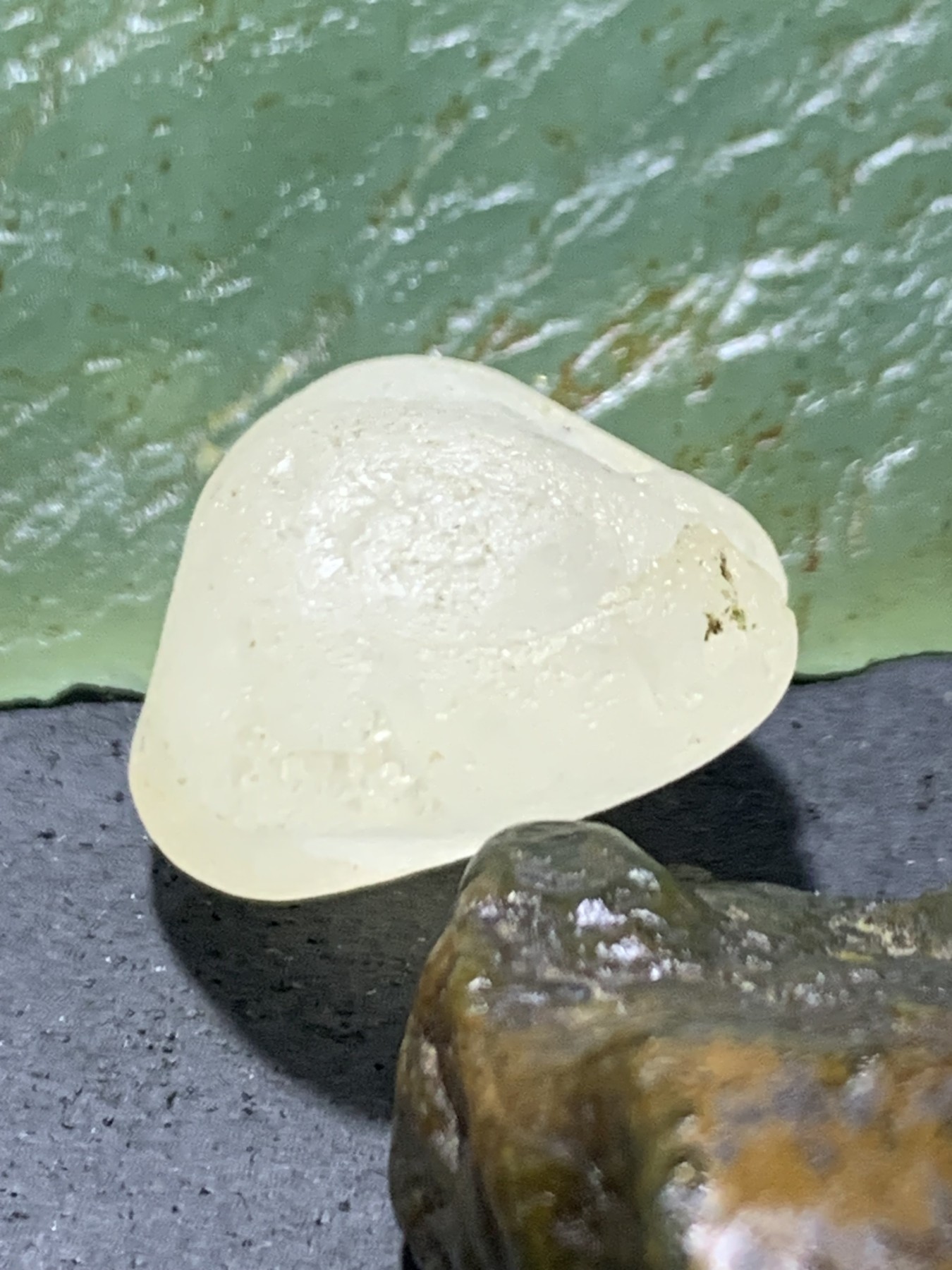 精美天然地表宝石光金丝玉原石一块，