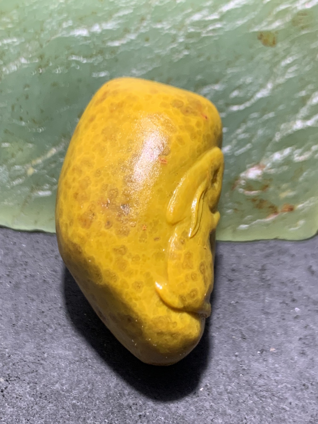 精美战国红玛瑙手工俏色巧雕玉兔吊坠一个，