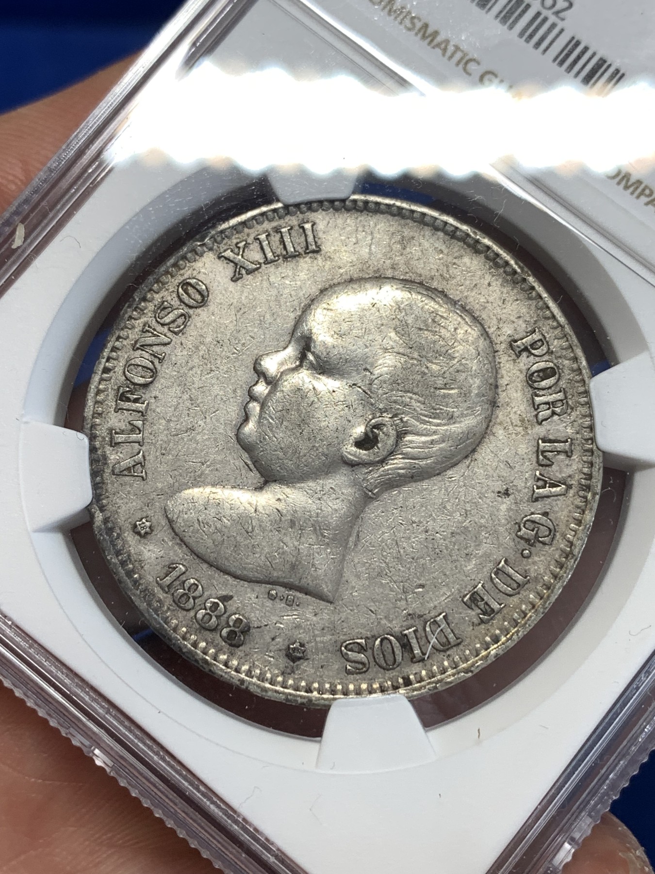 《竞宝斋》第251场-周日，周一2场连拍 (全场包邮) NGC XF45 西班牙1888年 阿方索十三世 光头版 5比塞塔双柱大银币 吉祥年份