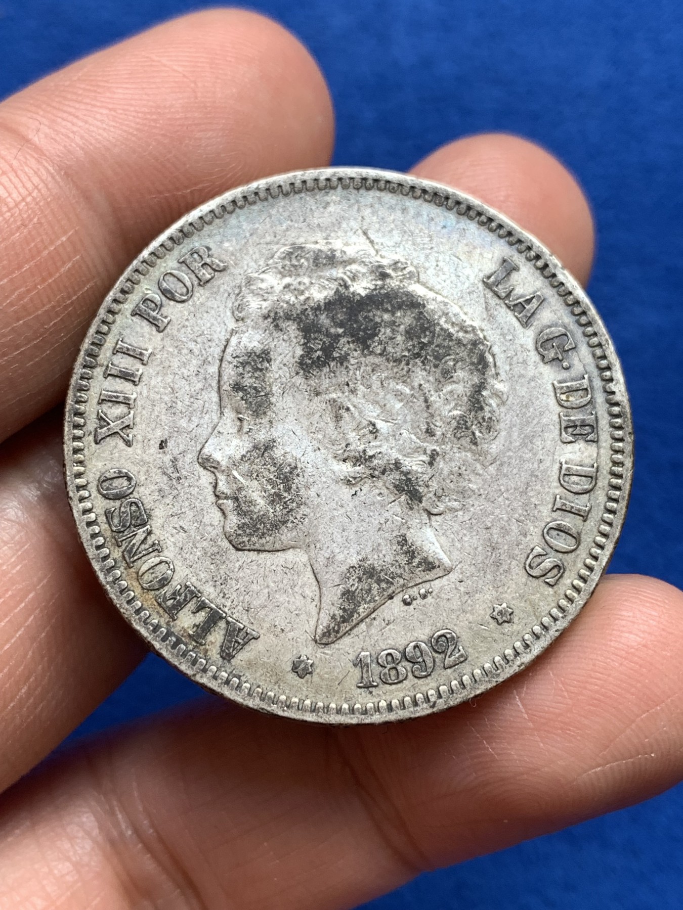 《竞宝斋》第251场-周日，周一2场连拍 (全场包邮) 西班牙1892年 阿方索十三世爆炸头 5比塞塔双柱大银币