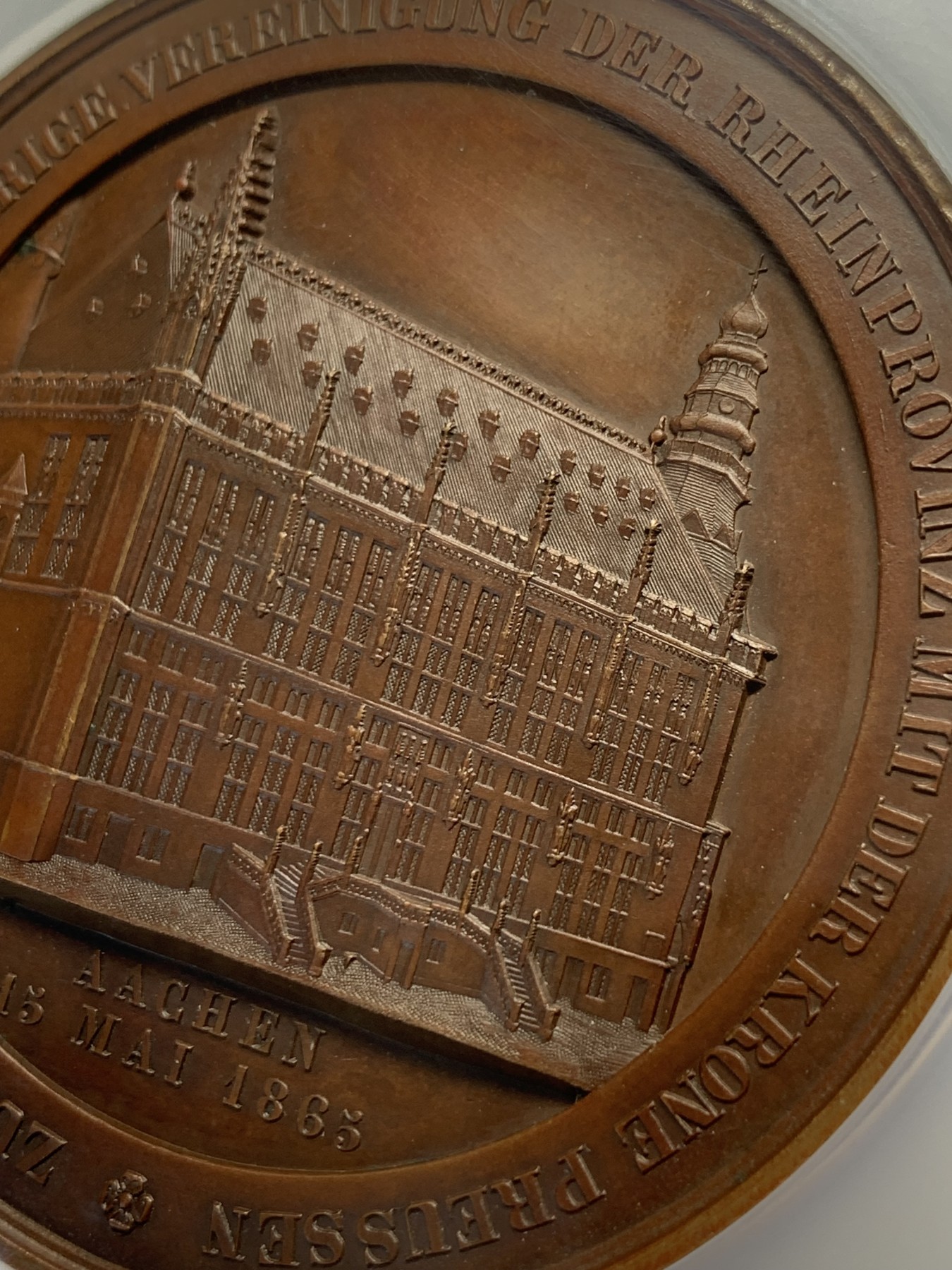 《竞宝斋》第251场-周日，周一2场连拍 (全场包邮) NGC MS64BN 德国亚琛1865年莱茵省并入普鲁士50周年纪念大铜章 加大加厚盒子 直径69毫米的巧克力大饼