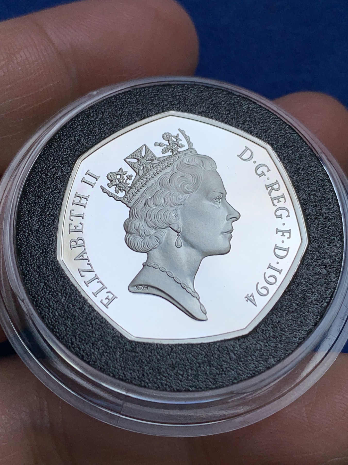 《竞宝斋》第251场-周日，周一2场连拍 (全场包邮) 1994年英国诺曼底登陆50周年纪念精制银币（克劳斯获奖96年最受欢迎、最佳时事、最佳硬币） 13.5g 30mm 925银 盒证全