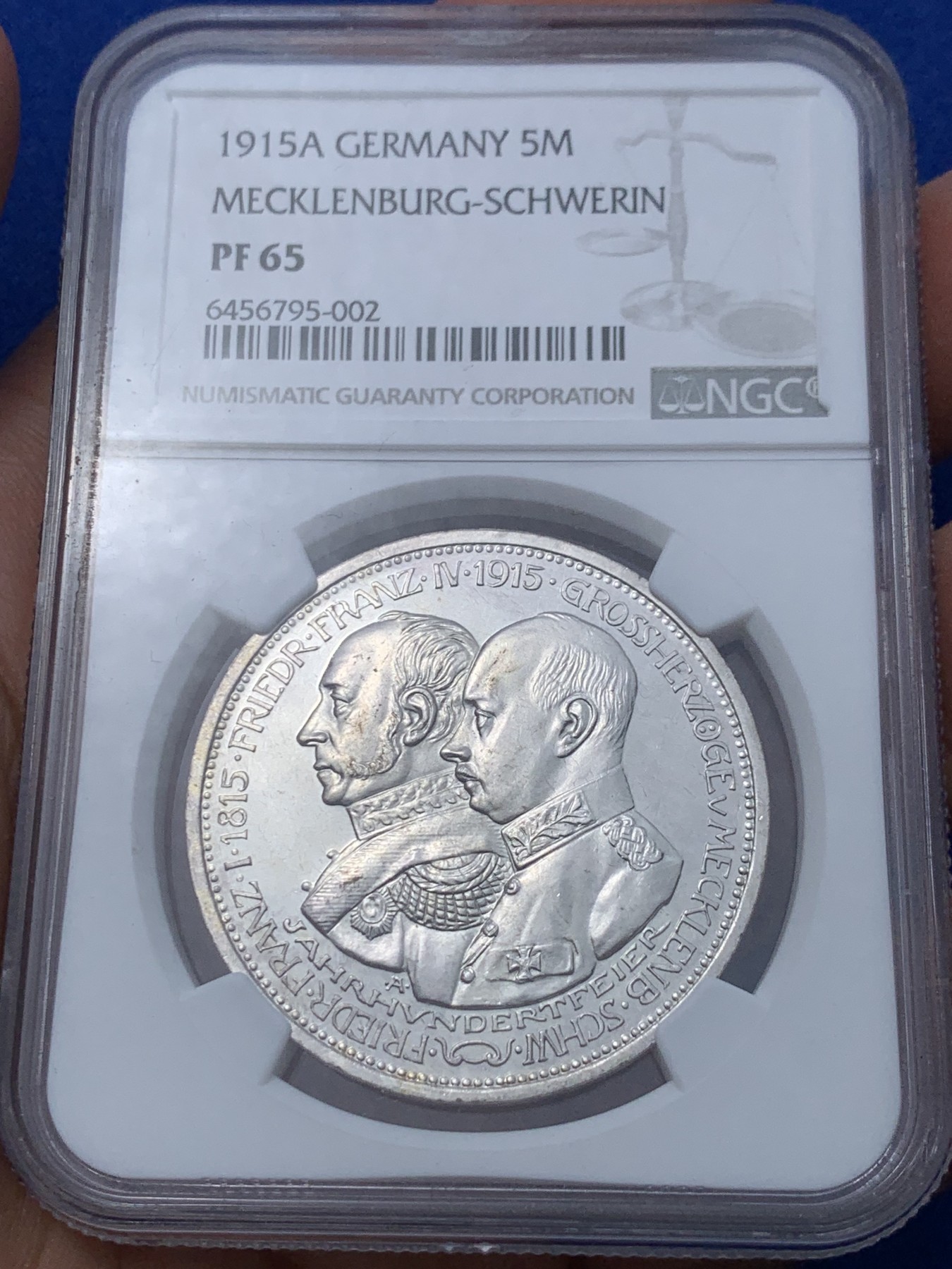 《竞宝斋》第251场-周日，周一2场连拍 (全场包邮) NGC PF65 德国梅克伦堡-什末林大公国 1915年精制币5马克 高端马克品种，铸造量1万枚（包含了普制和精制），底板完美，价值低估品种，收藏级