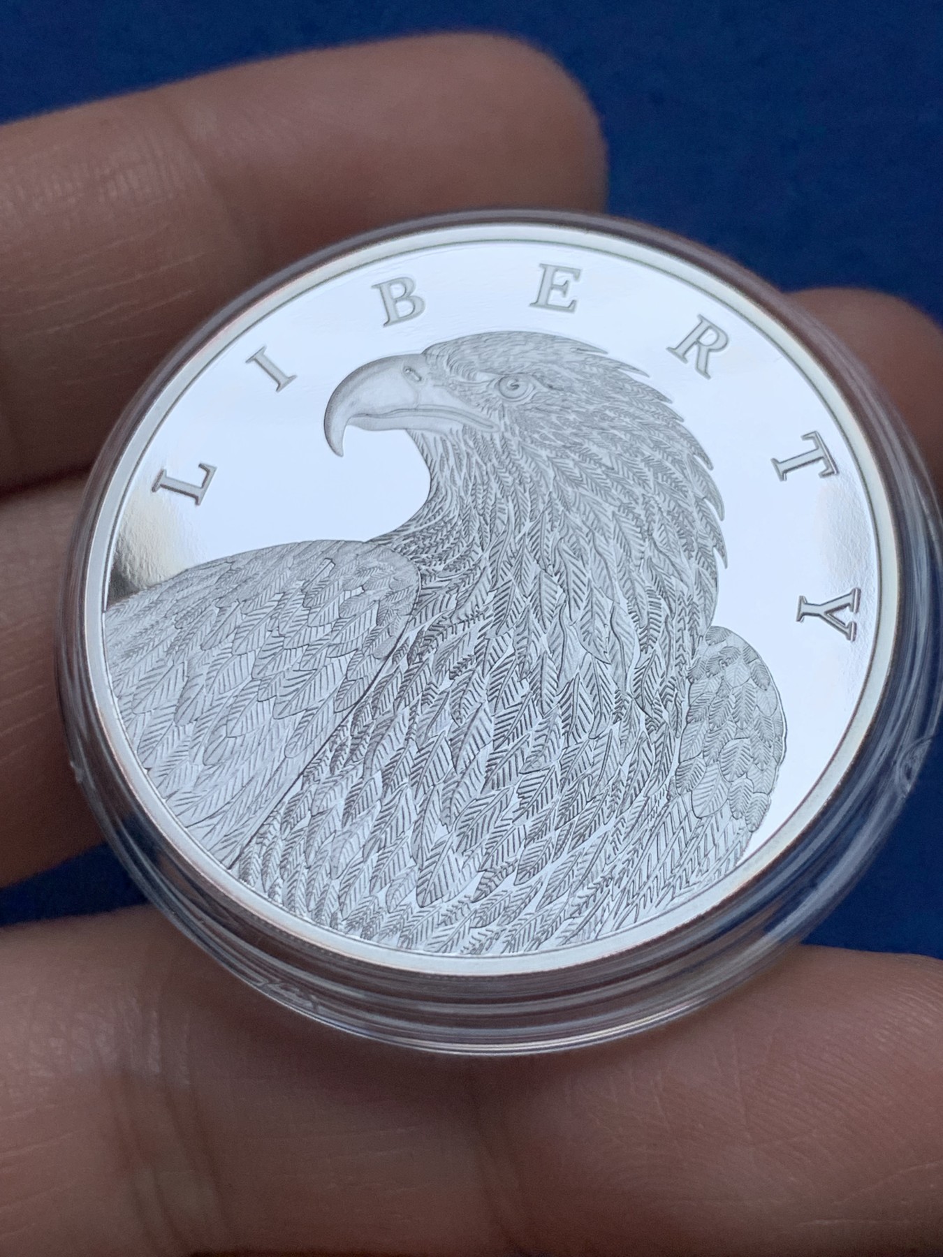 《竞宝斋》第251场-周日，周一2场连拍 (全场包邮) 美国2023年发行的加密货币系列-老鹰-1000聪（限量1000枚） 1盎司 999银 40mm 礼盒装 精制币