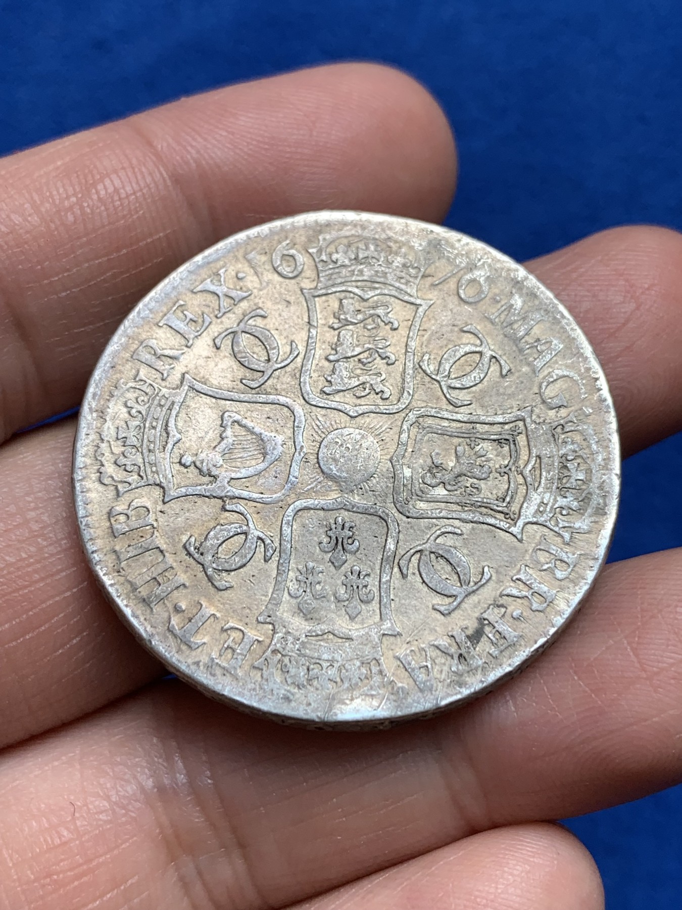 《竞宝斋》第251场-周日，周一2场连拍 (全场包邮) 罕见品种 1676年大不列颠 英国查理二世1克朗 VF状态 AU出分一万美金的品种 细节见图 书价高