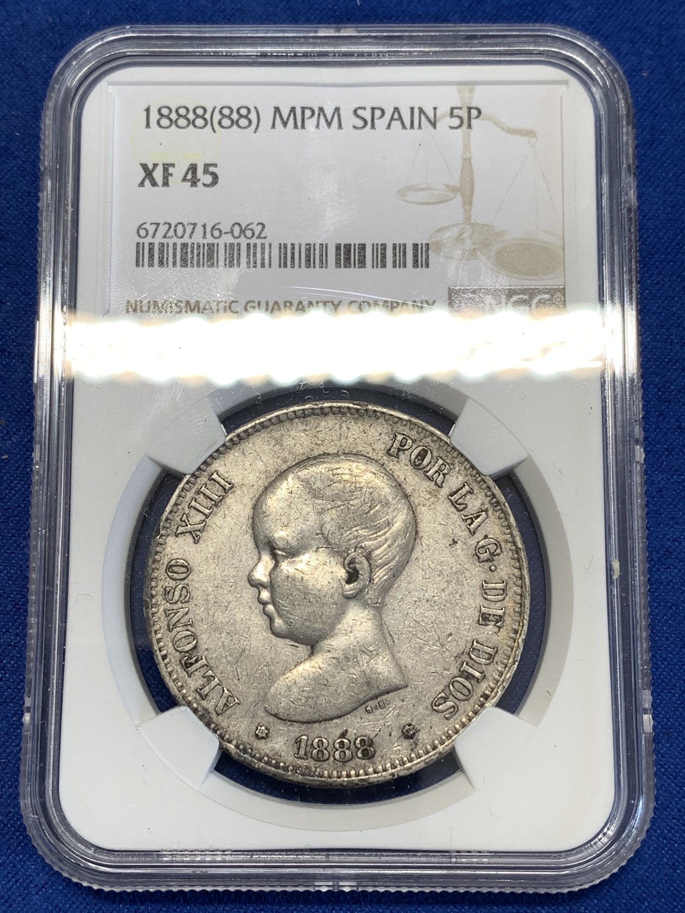 《竞宝斋》第251场-周日，周一2场连拍 (全场包邮) NGC XF45 西班牙1888年 阿方索十三世 光头版 5比塞塔双柱大银币 吉祥年份