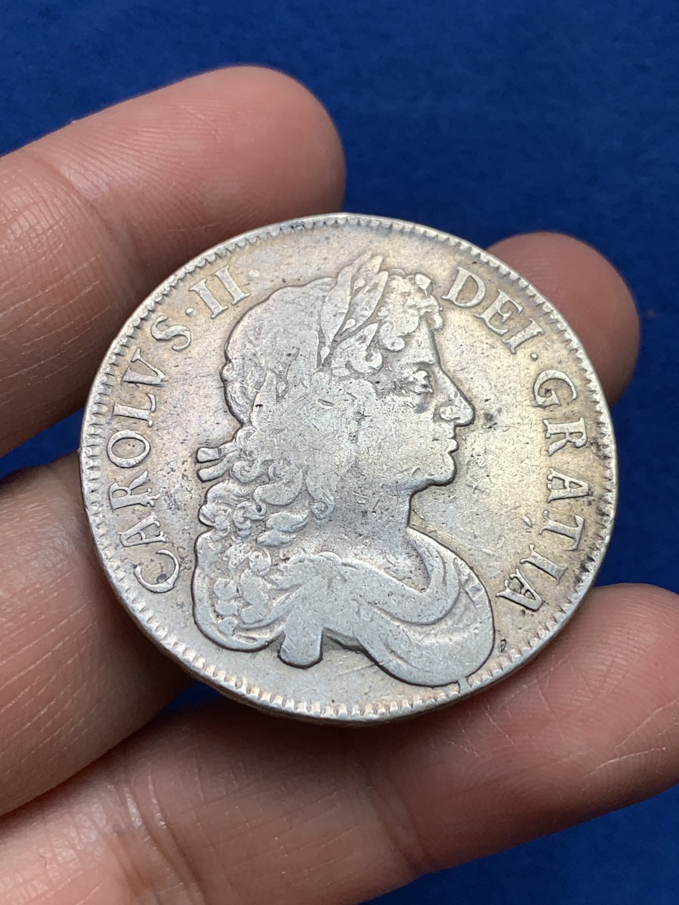 《竞宝斋》第251场-周日，周一2场连拍 (全场包邮) 罕见品种 1676年大不列颠 英国查理二世1克朗 VF状态 AU出分一万美金的品种 细节见图 书价高