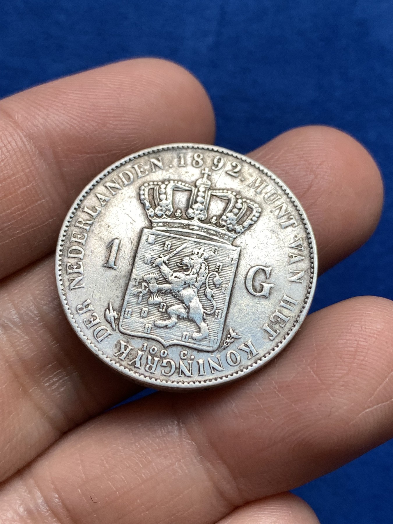 《竞宝斋》第251场-周日，周一2场连拍 (全场包邮) 荷兰1892年小萝莉1盾银币，威廉明娜女王首年份1盾银币，热门品种