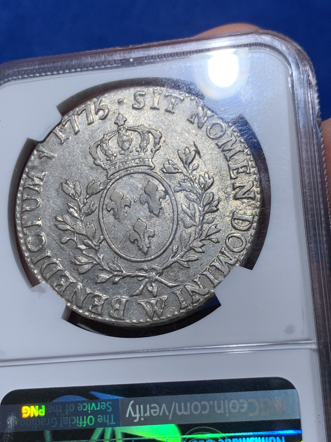 《竞宝斋》第251场-周日，周一2场连拍 (全场包邮) NGC AU55 1775年法国路易十六埃居 W版里尔厂首年铸造，虽然分不高，但是没有减重痕，打的也非常好，浅灰色包浆带光