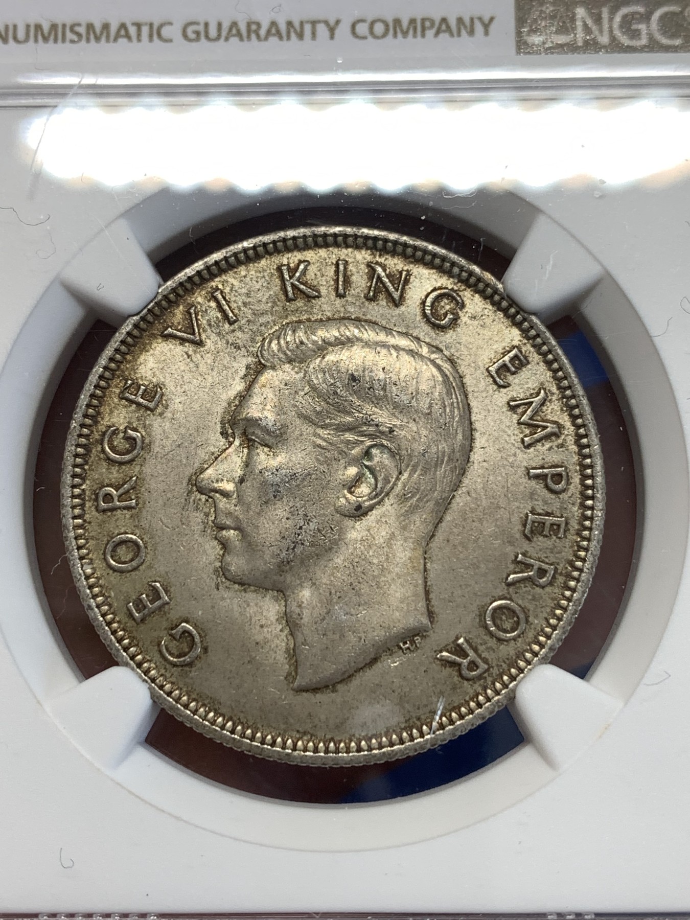 《竞宝斋》第251场-周日，周一2场连拍 (全场包邮) NGC MS63 老包浆新西兰1940年乔治六世百年纪念1/2克朗银币