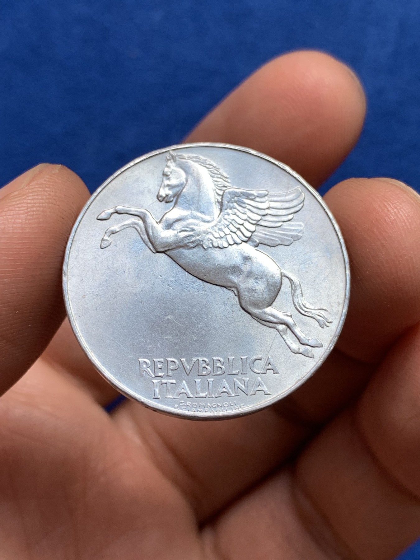 《竞宝斋》第251场-周日，周一2场连拍 (全场包邮) 意大利 1949 飞马 10里拉 带转光