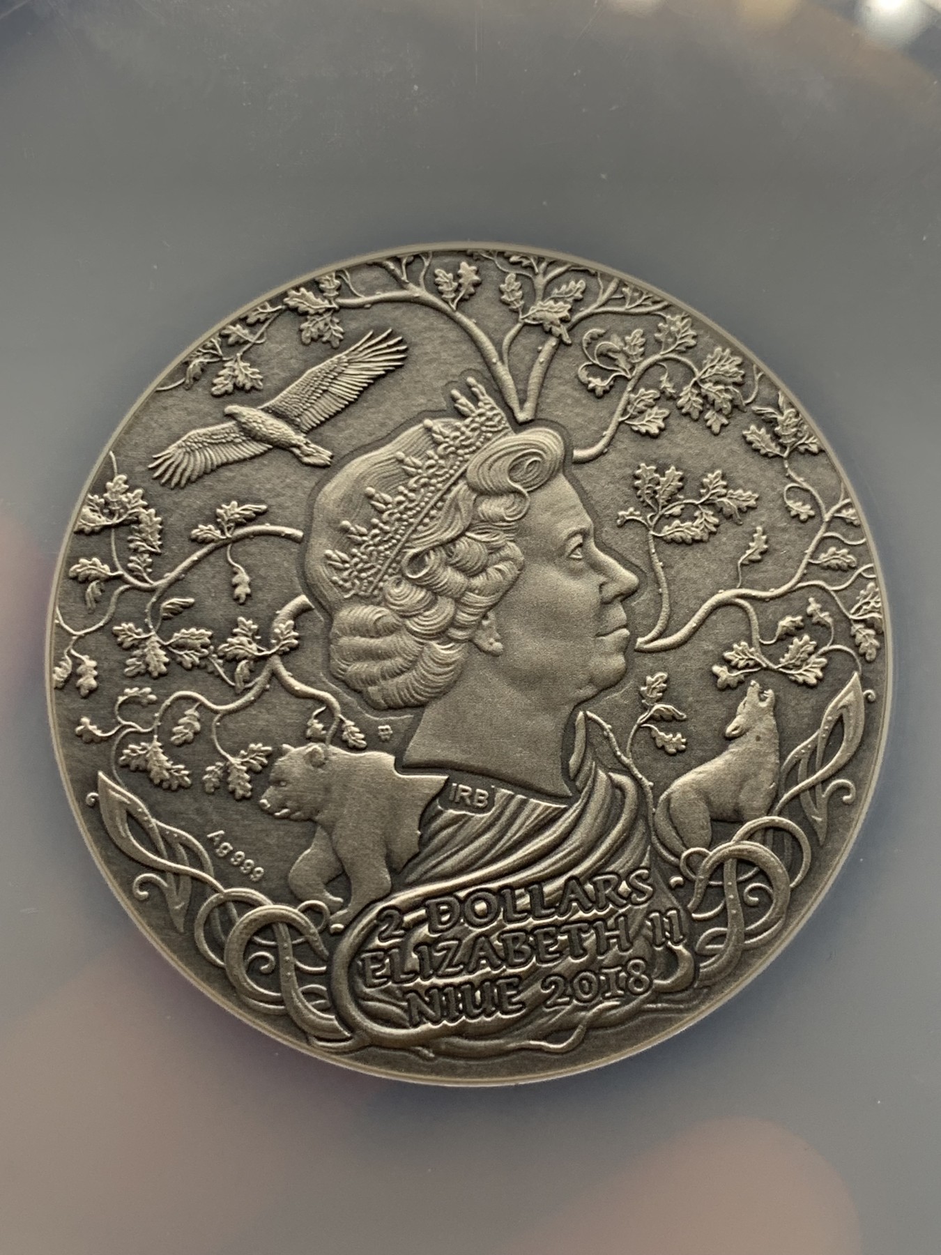 《竞宝斋》第251场-周日，周一2场连拍 (全场包邮) NGC MS70首期 纽埃2018年斯拉夫古神系列雷神高浮雕超大纪念银币 发行量：仅500枚；重量：2盎司（62.2克）直径：50毫米；材质：999足银+橡木镶嵌；面值：2纽埃元