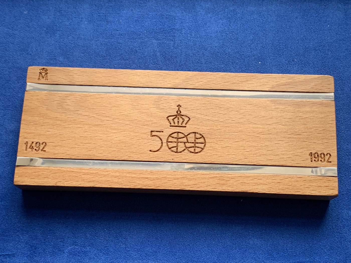 《竞宝斋》第251场-周日，周一2场连拍 (全场包邮) 西班牙1989发现美洲纪念银币 5枚装精致银币 木盒 925银 币重49.3克 细节见图