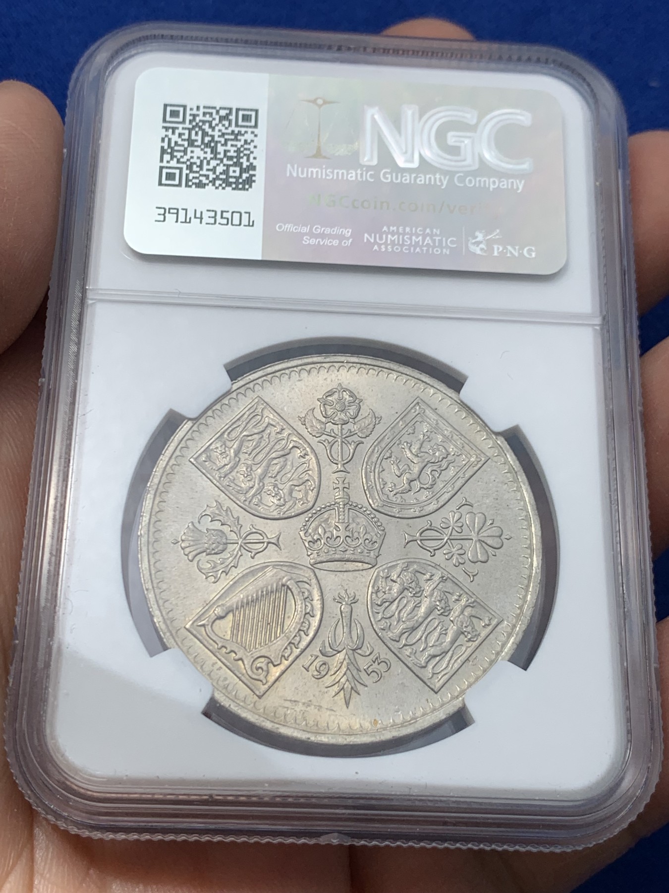 《竞宝斋》第251场-周日，周一2场连拍 (全场包邮) 两枚一组 NGC PL63 英国1951年乔治六世马剑克朗+NGC MS63 英国1953年登基克朗一对，有点压分