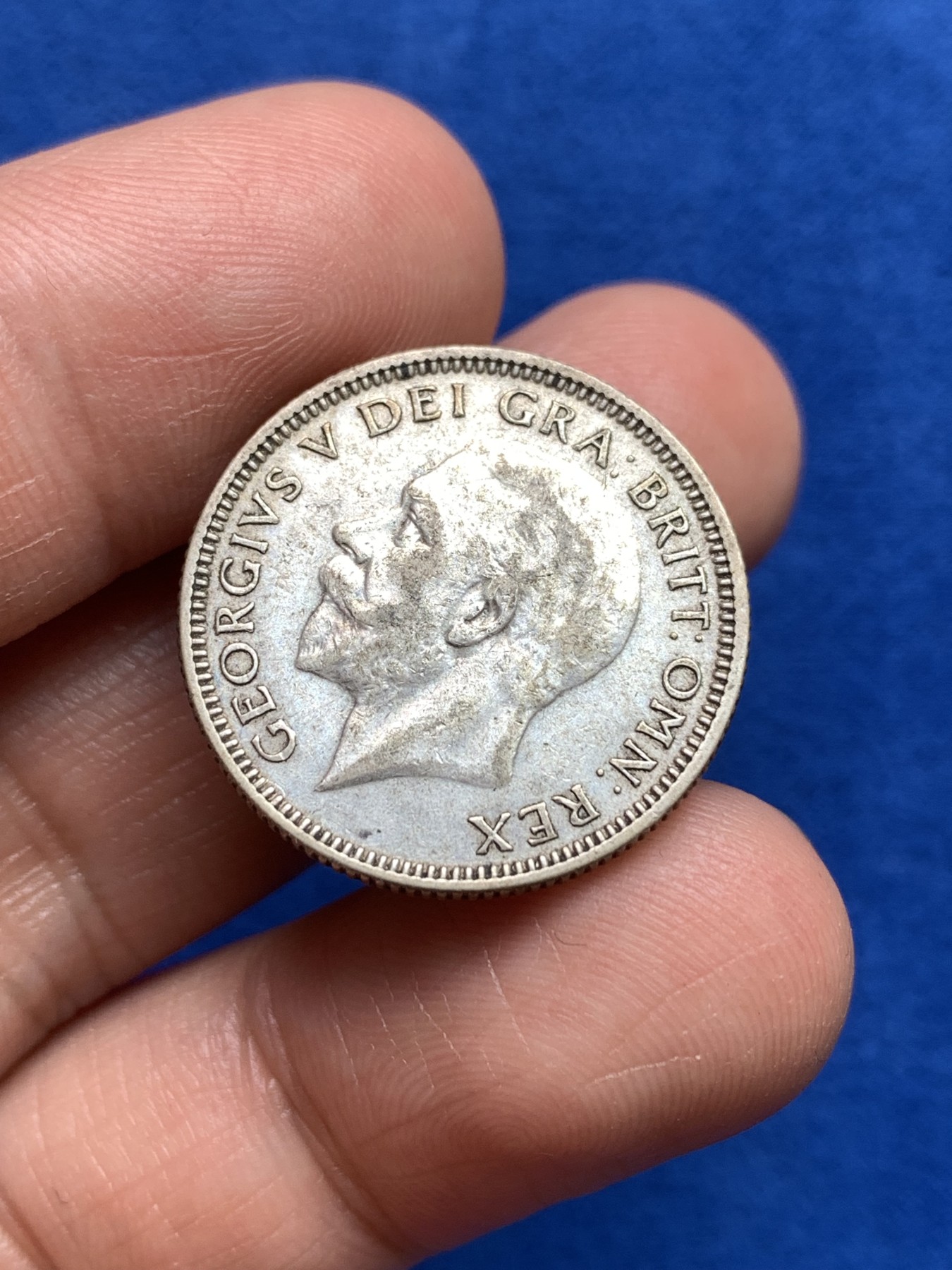 《竞宝斋》第251场-周日，周一2场连拍 (全场包邮) 英国1933年乔五1先令银币