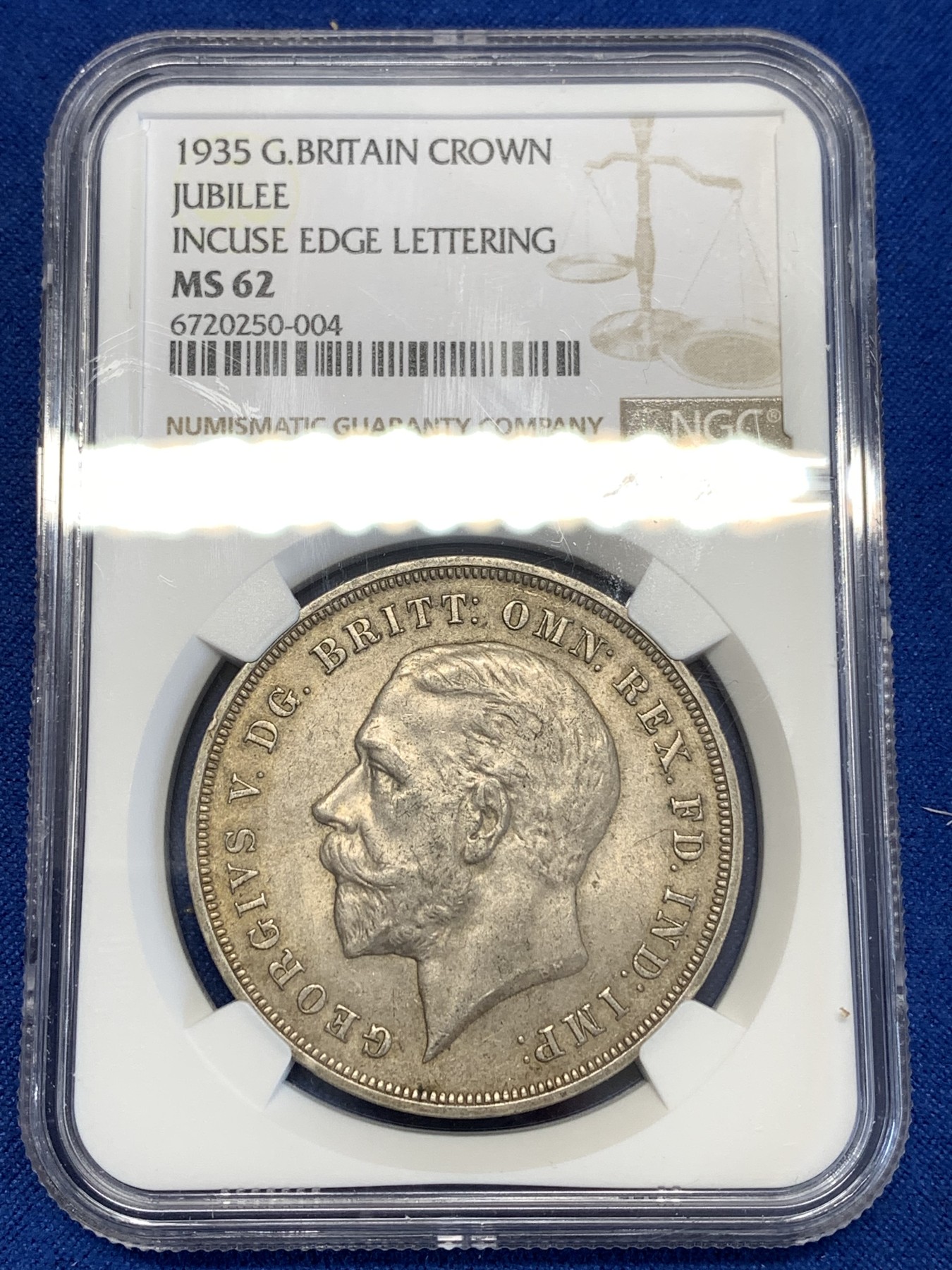 《竞宝斋》第251场-周日，周一2场连拍 (全场包邮) NGC MS62 英国 1935年 乔治五世木马剑克朗大银币 英系经典品种，原汁原味老包浆，光度很好。