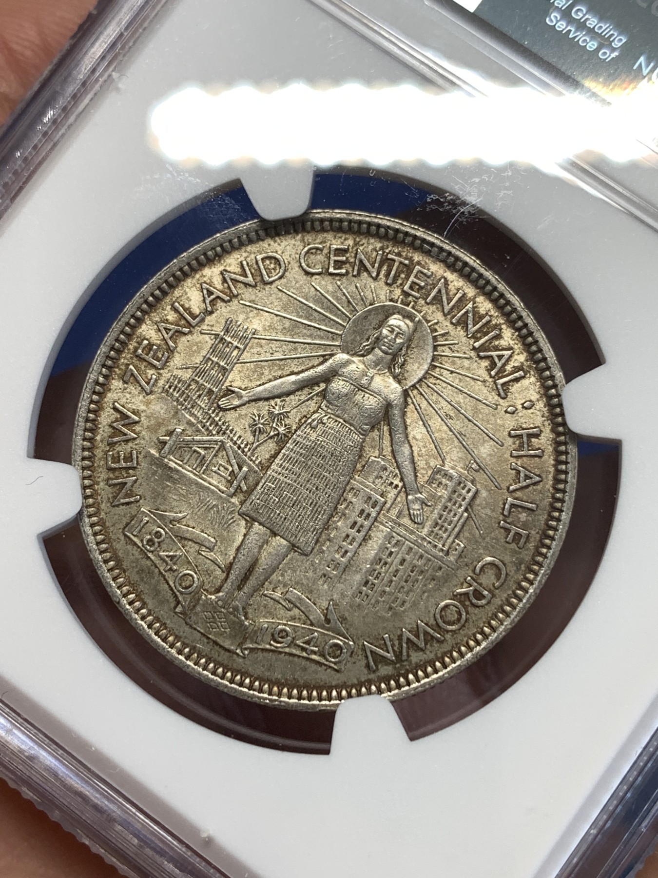 《竞宝斋》第251场-周日，周一2场连拍 (全场包邮) NGC MS63 老包浆新西兰1940年乔治六世百年纪念1/2克朗银币