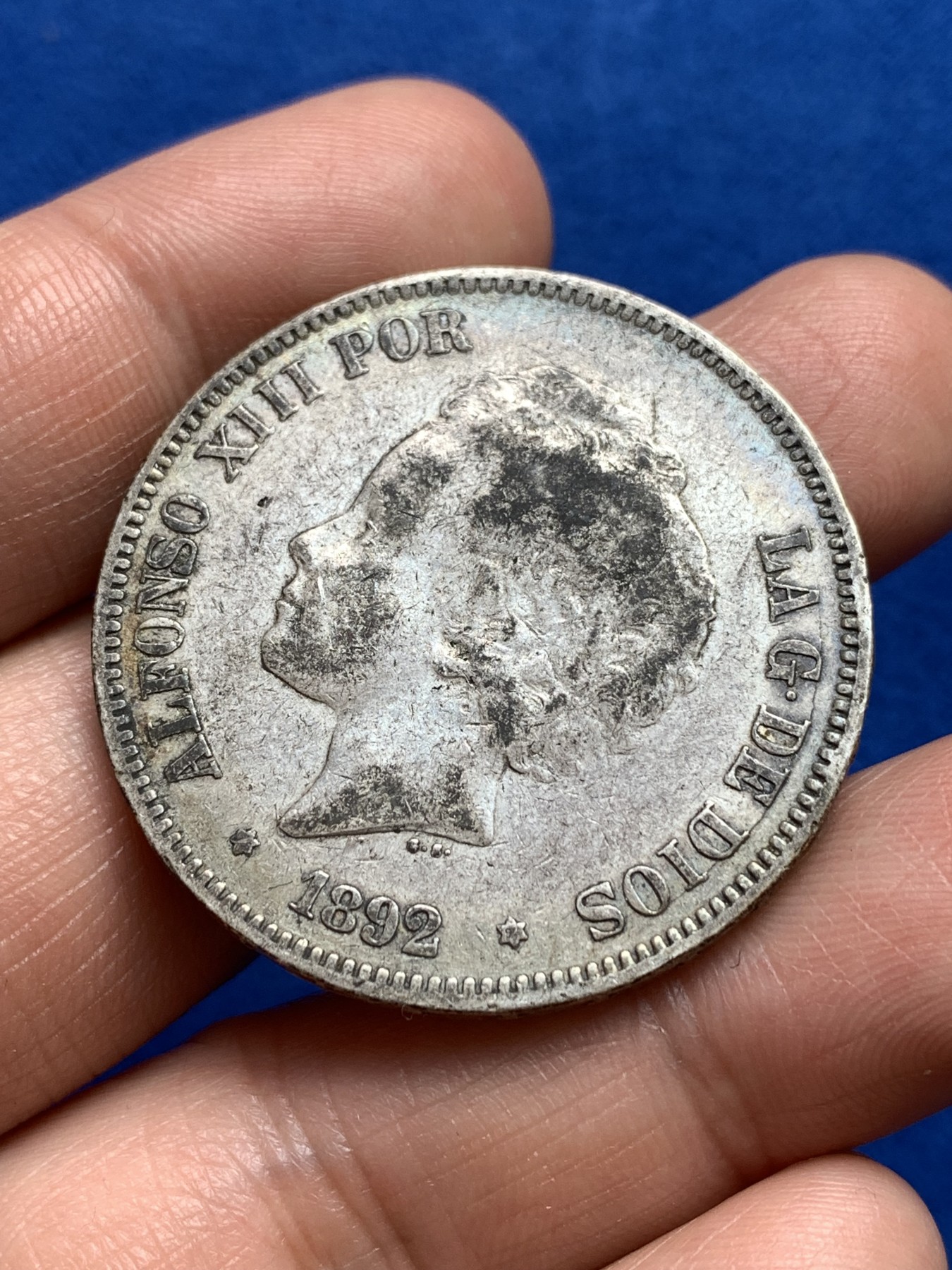 《竞宝斋》第251场-周日，周一2场连拍 (全场包邮) 西班牙1892年 阿方索十三世爆炸头 5比塞塔双柱大银币