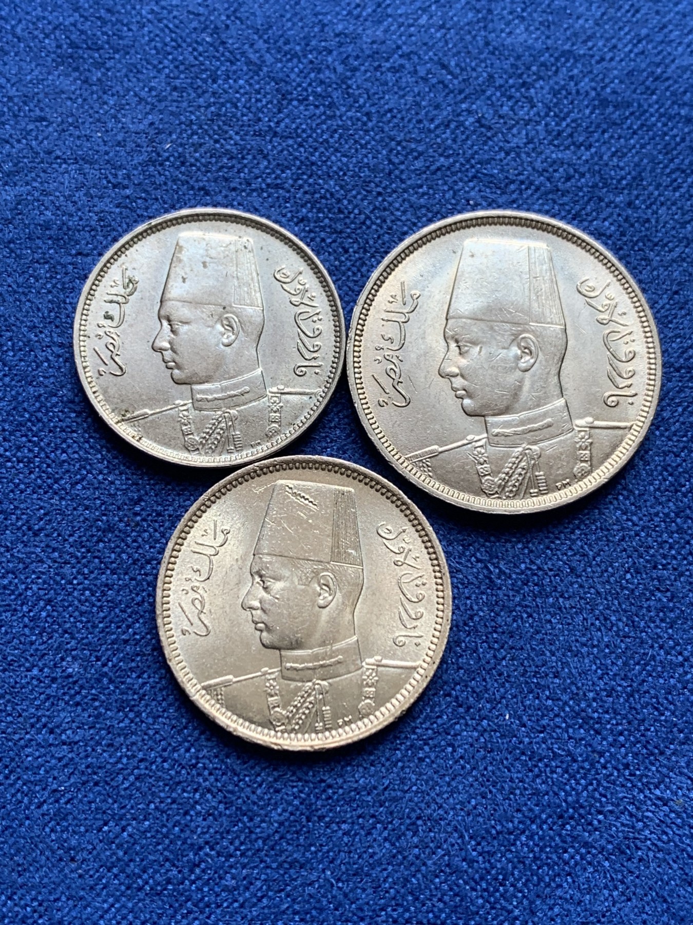 《竞宝斋》第251场-周日，周一2场连拍 (全场包邮) 3枚一组 埃及法鲁克一世国王头像辅币。1938年2米利姆铜镍币，1941年5米利姆铜镍币，1937年2皮阿斯特银币，状态非常好。