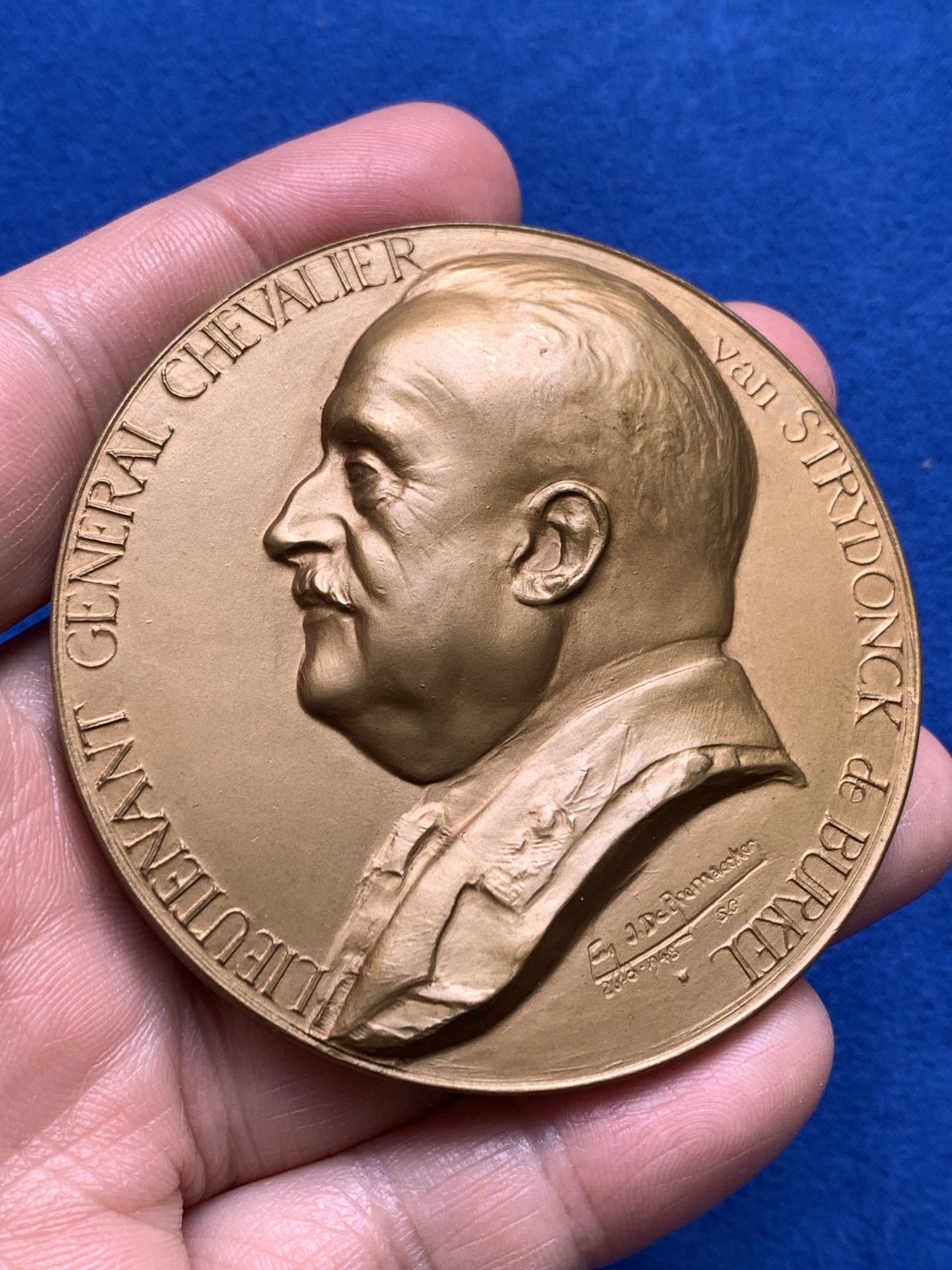 《竞宝斋》第251场-周日，周一2场连拍 (全场包邮) 1948年比利时一战骑兵中将纪念铜章 约65.7mm 约148.8g 高浮雕