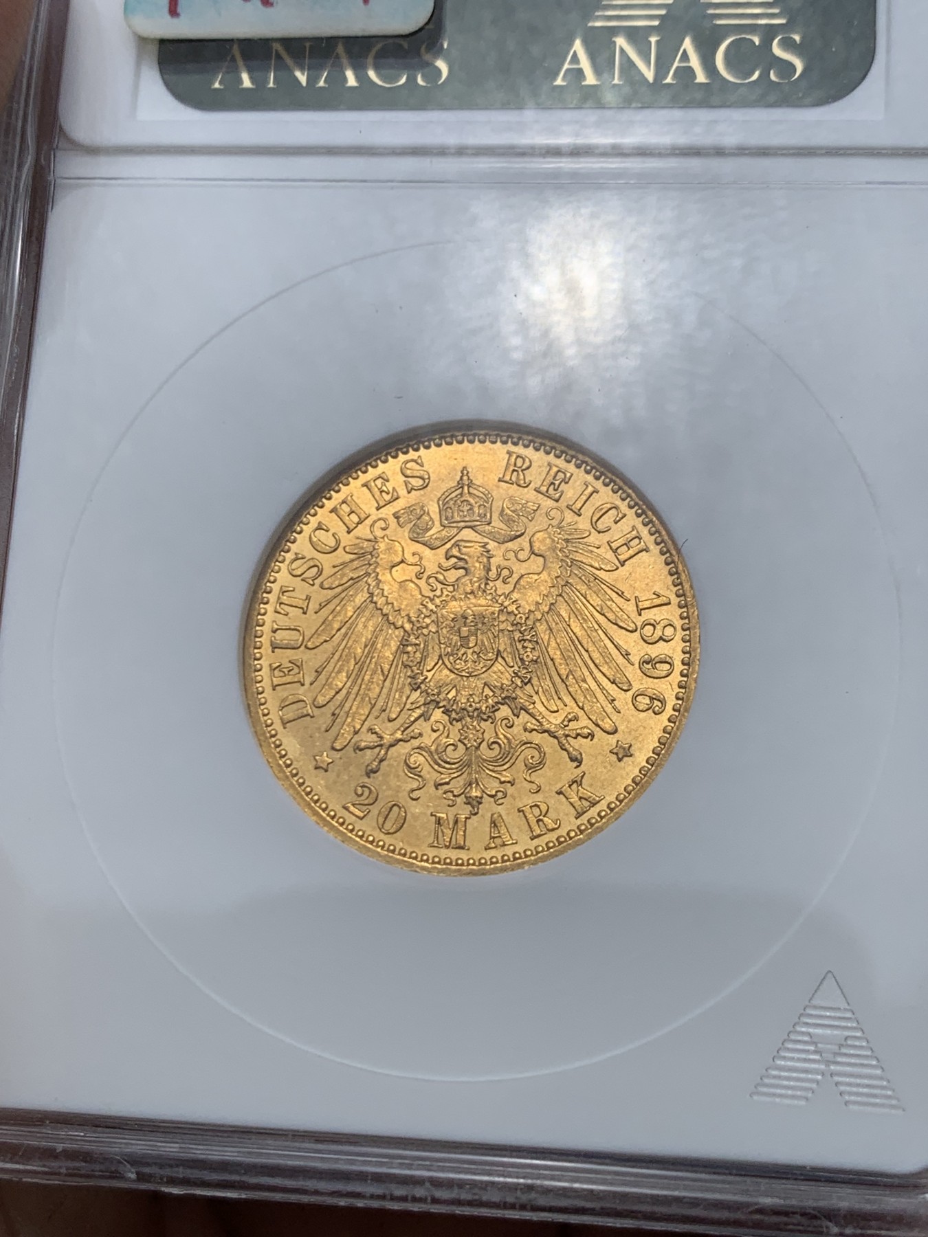 《竞宝斋》第251场-周日，周一2场连拍 (全场包邮) ANACS MS63 德国1896年20帝国马克金币 经典威廉二世早期金币，比后期的年份要少见，此枚经典的ANACS小白盒，20年前曾购于英国 细节和光度都非常好 重7.97克