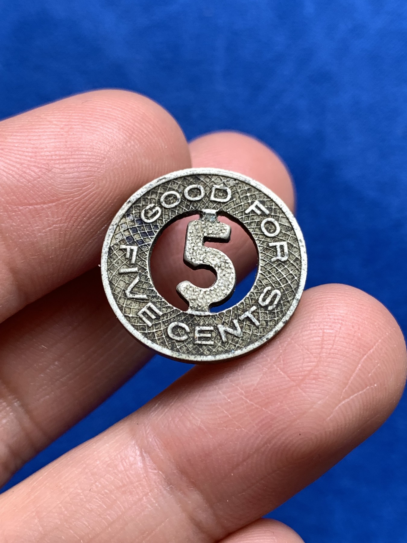 《竞宝斋》第251场-周日，周一2场连拍 (全场包邮) 1920年代左右老上海汽车5分代用币 镂空设计 造型独特 百年传承 原味包浆