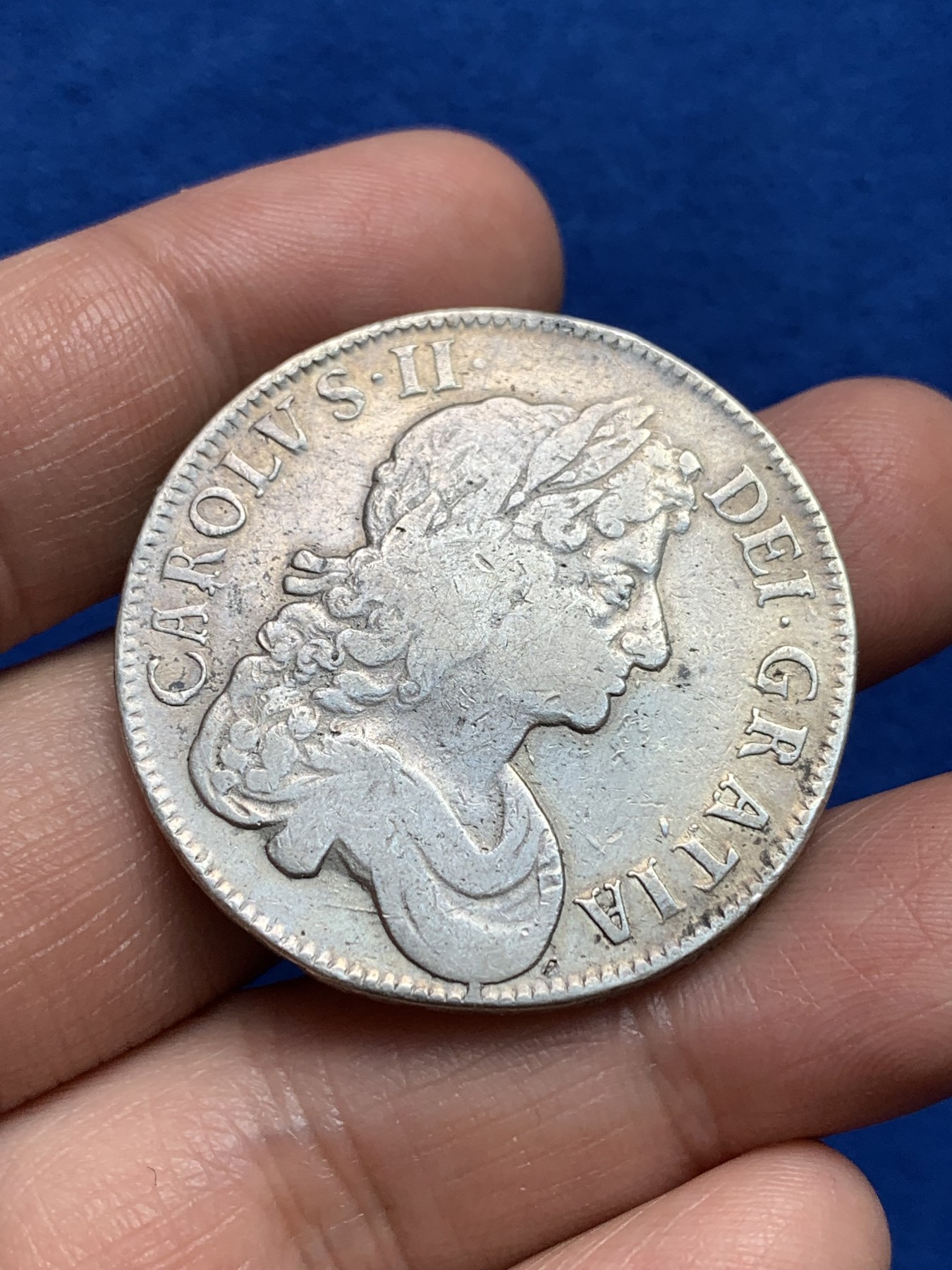 《竞宝斋》第251场-周日，周一2场连拍 (全场包邮) 罕见品种 1676年大不列颠 英国查理二世1克朗 VF状态 AU出分一万美金的品种 细节见图 书价高