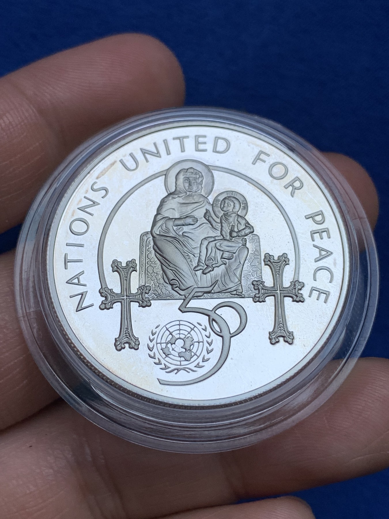 《竞宝斋》第251场-周日，周一2场连拍 (全场包邮) 亚美尼亚1995年联合国成立50周年纪念100德拉姆精制大银币，925银，直径38.61mm，重量28.28g