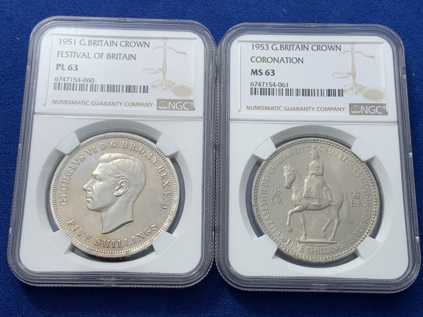 《竞宝斋》第251场-周日，周一2场连拍 (全场包邮) 两枚一组 NGC PL63 英国1951年乔治六世马剑克朗+NGC MS63 英国1953年登基克朗一对，有点压分