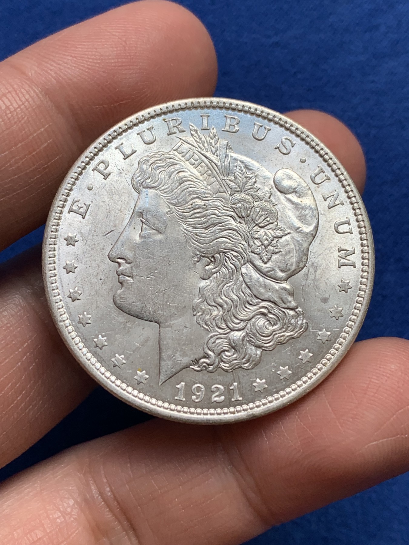 《竞宝斋》第251场-周日，周一2场连拍 (全场包邮) 美国1921年摩根大银币，经典品种，带转光细节好。