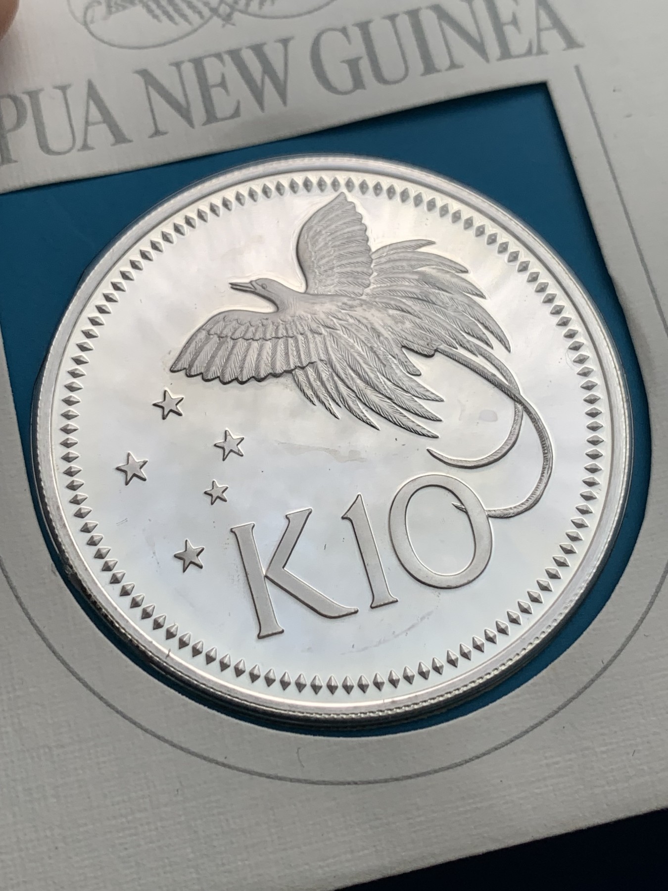 《竞宝斋》第251场-周日，周一2场连拍 (全场包邮) 巴布亚新几内亚1975年精制大银币，带邮封，925银，直径45mm，重量41.6g