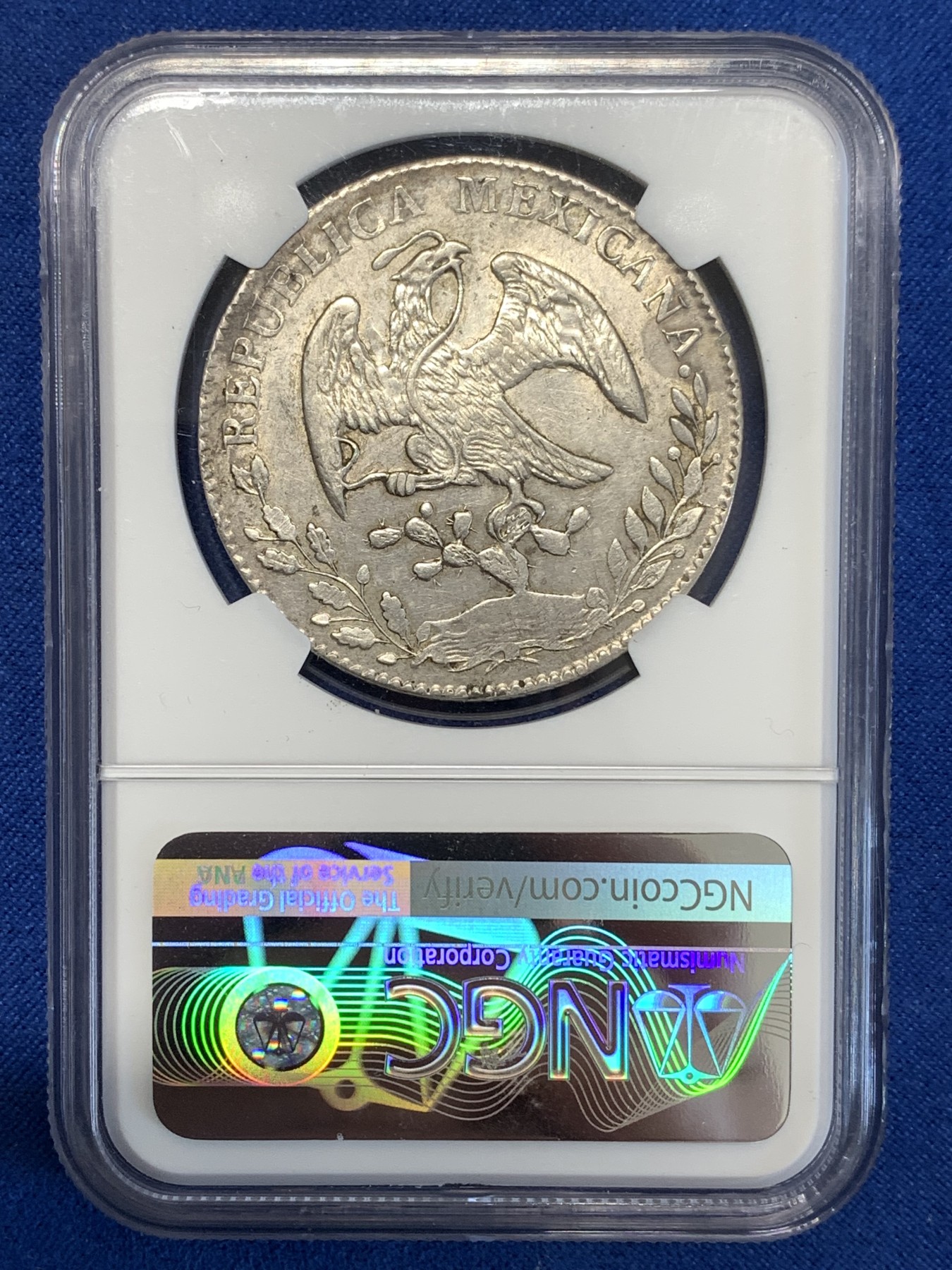 《竞宝斋》第251场-周日，周一2场连拍 (全场包邮) NGC AU58 墨西哥 1863年 8瑞尔 鹰洋 银币 GO厂 这年基本都是正常版 此枚看年份数字细节像是骑字版