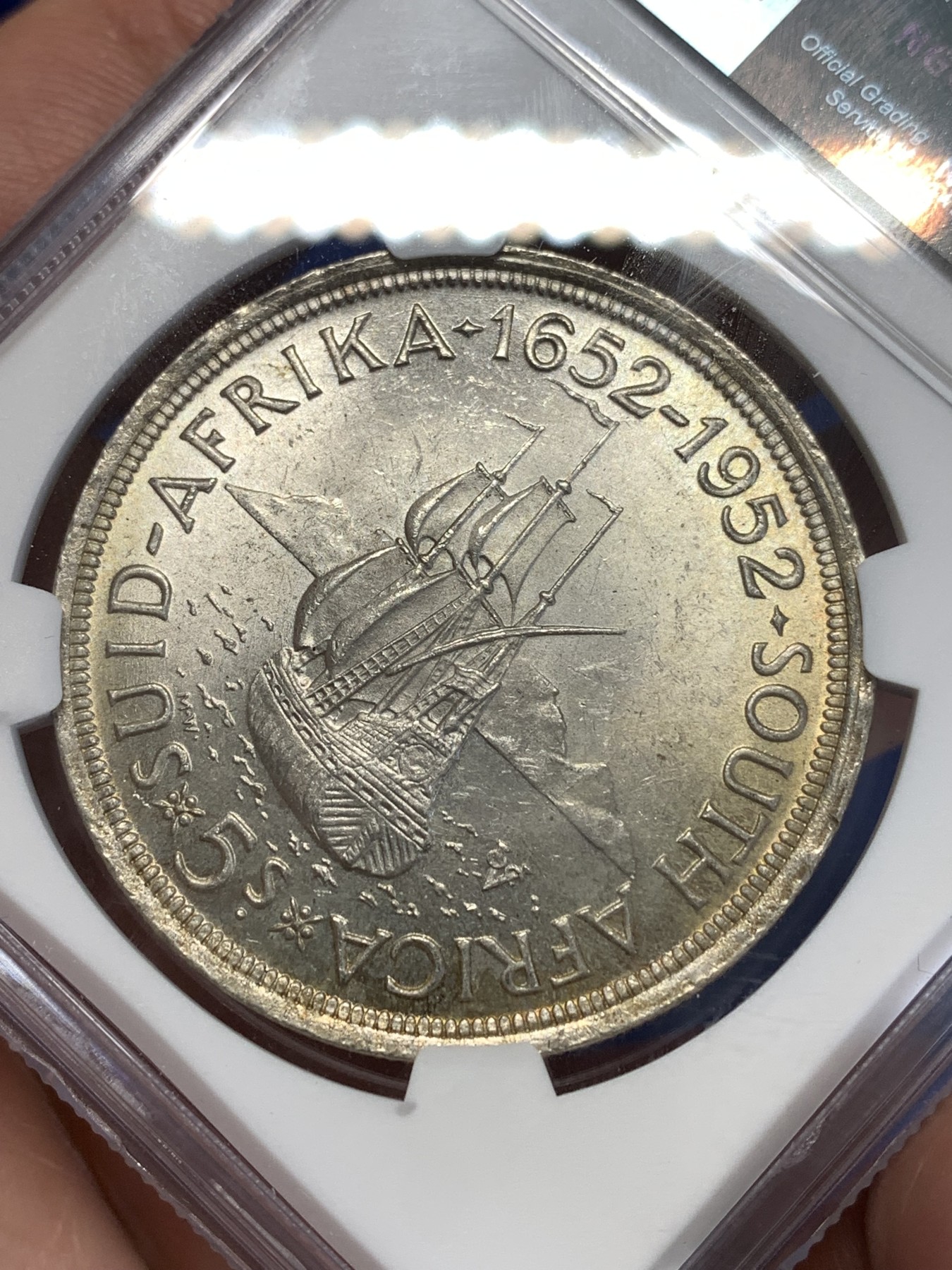 《竞宝斋》第251场-周日，周一2场连拍 (全场包邮) NGC MS61 英属南非1952年乔治六世5先令克朗型大银币 原光充沛，银光闪闪，背面带环彩，略有低评。