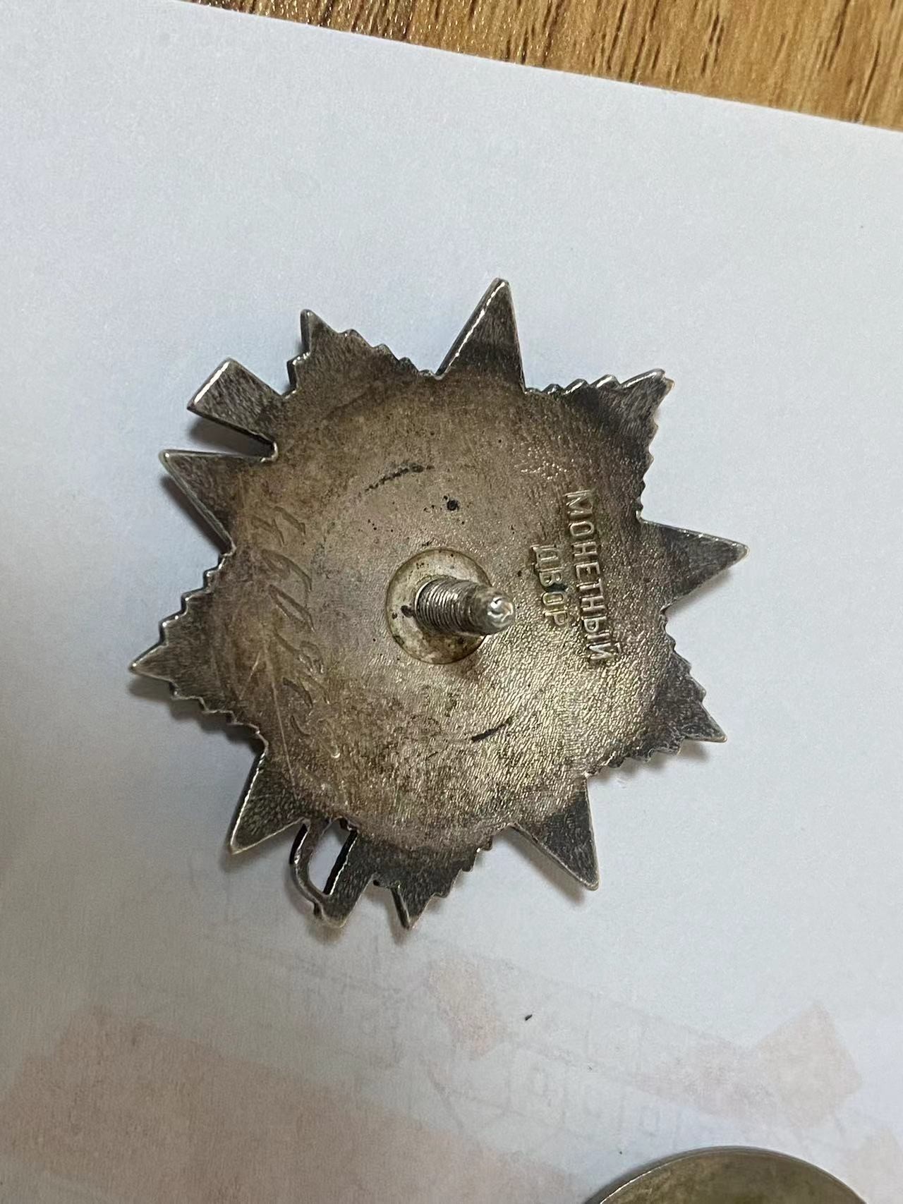 苏联勋章奖章3月23日拍卖第七期3月25日晚上九点结束 苏联85版二级卫国3枚一起 好品 佩戴痕迹