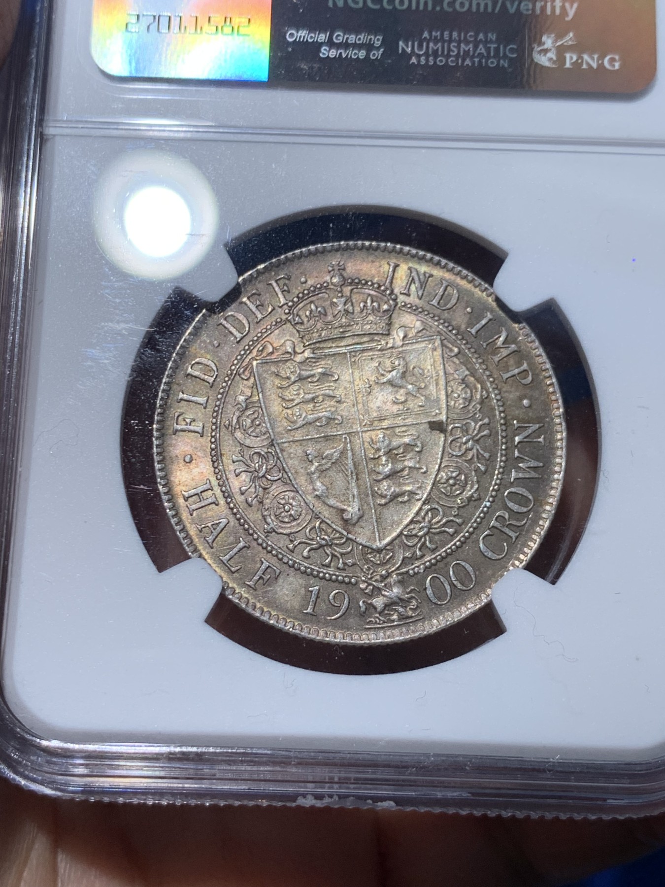 《竞宝斋》第251场-周日，周一2场连拍 (全场包邮) NGC MS63 1900年英国维多利亚女王披纱半克朗银币，淡淡的金彩包浆，阳光下绚烂夺目。