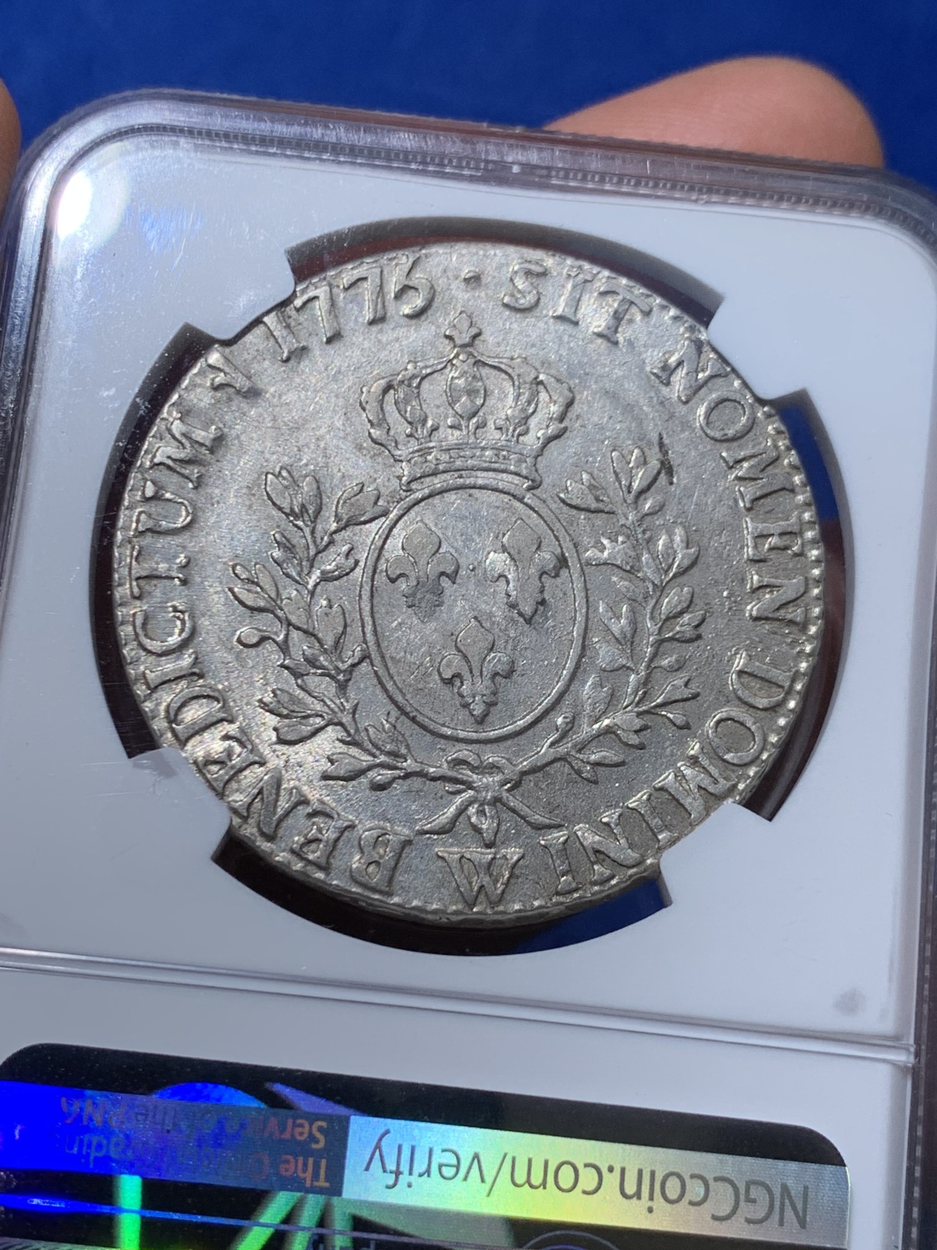 《竞宝斋》第251场-周日，周一2场连拍 (全场包邮) NGC AU55 1775年法国路易十六埃居 W版里尔厂首年铸造，虽然分不高，但是没有减重痕，打的也非常好，浅灰色包浆带光