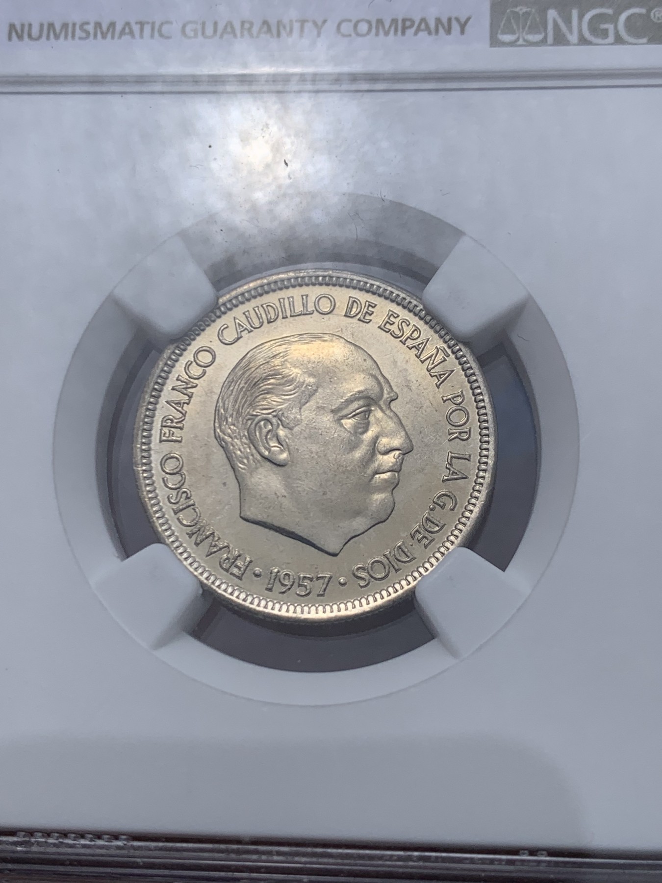 《竞宝斋》第251场-周日，周一2场连拍 (全场包邮) NGC MS64 西班牙1957年弗朗哥5比塞塔镍币，卷拆币