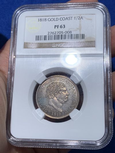 《竞宝斋》第251场-周日，周一2场连拍 (全场包邮) - NGC PF63 英属黄金海岸1818年1/2阿基银币   英殖名誉品，实物镜面金色包浆，非常漂亮的一枚！