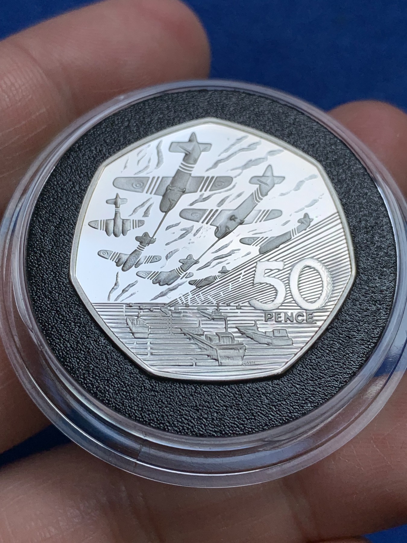 《竞宝斋》第251场-周日，周一2场连拍 (全场包邮) 1994年英国诺曼底登陆50周年纪念精制银币（克劳斯获奖96年最受欢迎、最佳时事、最佳硬币） 13.5g 30mm 925银 盒证全