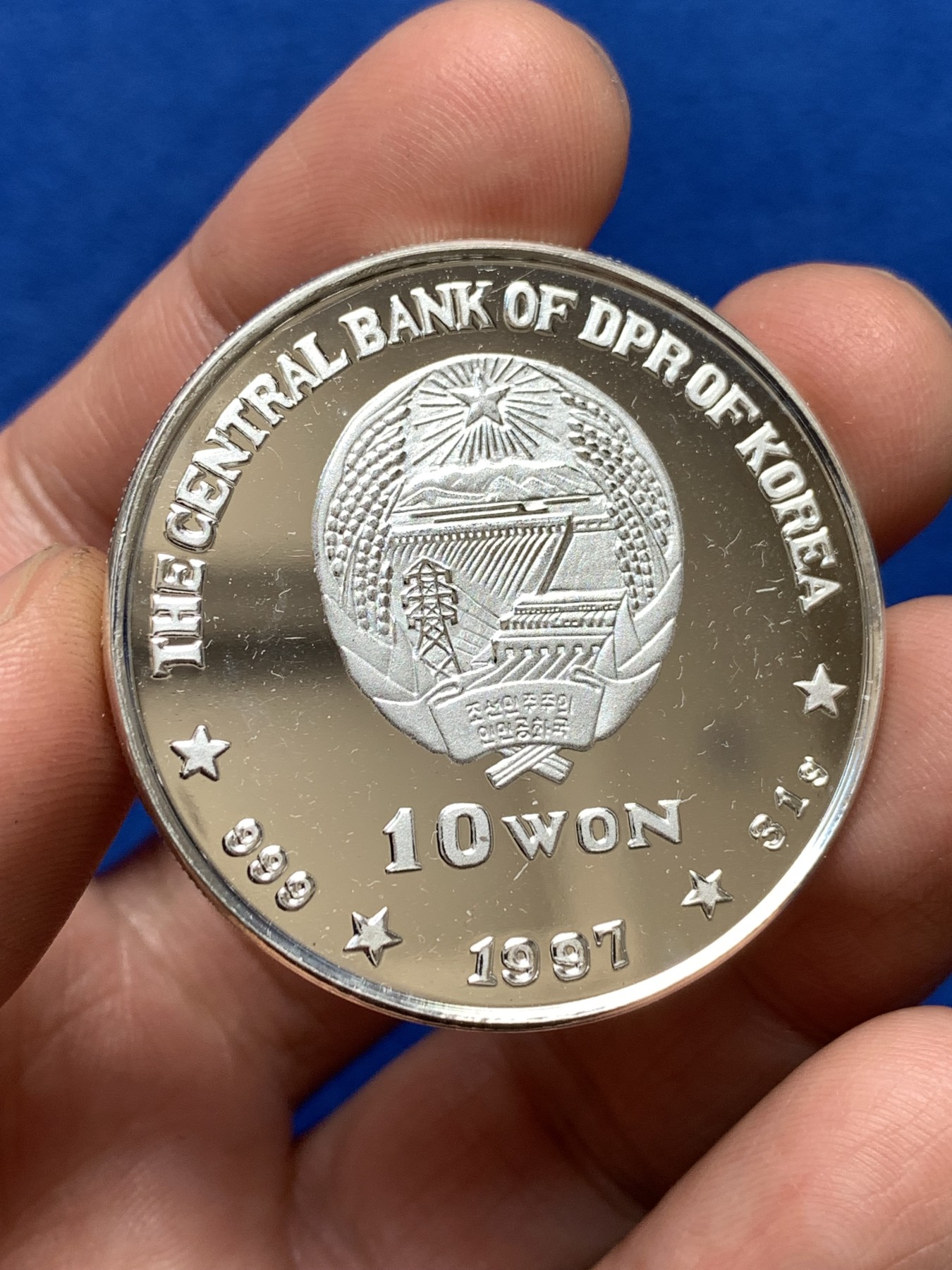 《竞宝斋》第251场-周日，周一2场连拍 (全场包邮) 朝鲜1997年祝贺香港回归中国纪念10元精制大银币，999银，重量31g