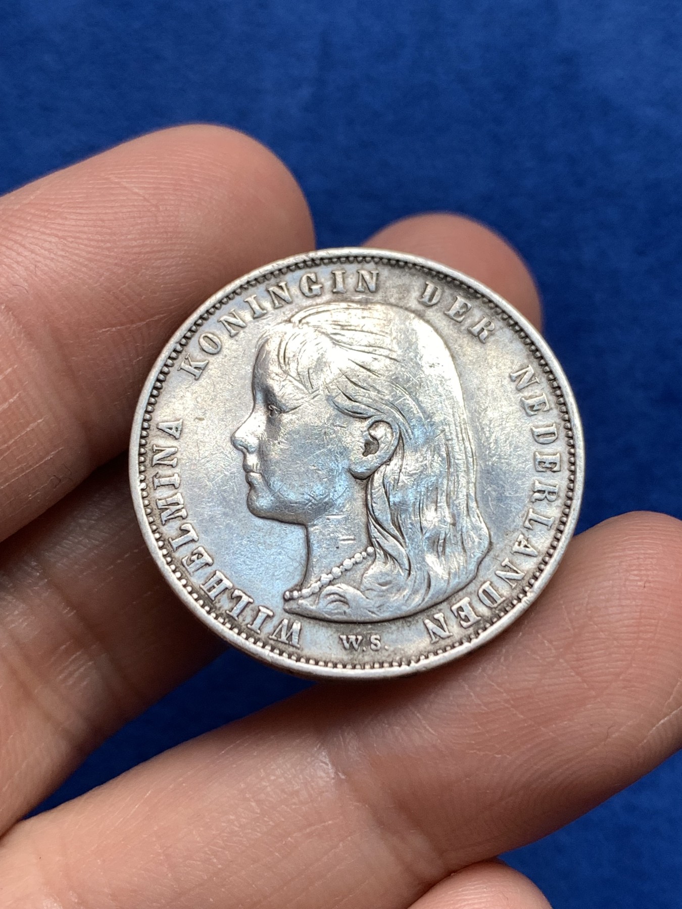 《竞宝斋》第251场-周日，周一2场连拍 (全场包邮) 荷兰1892年小萝莉1盾银币，威廉明娜女王首年份1盾银币，热门品种